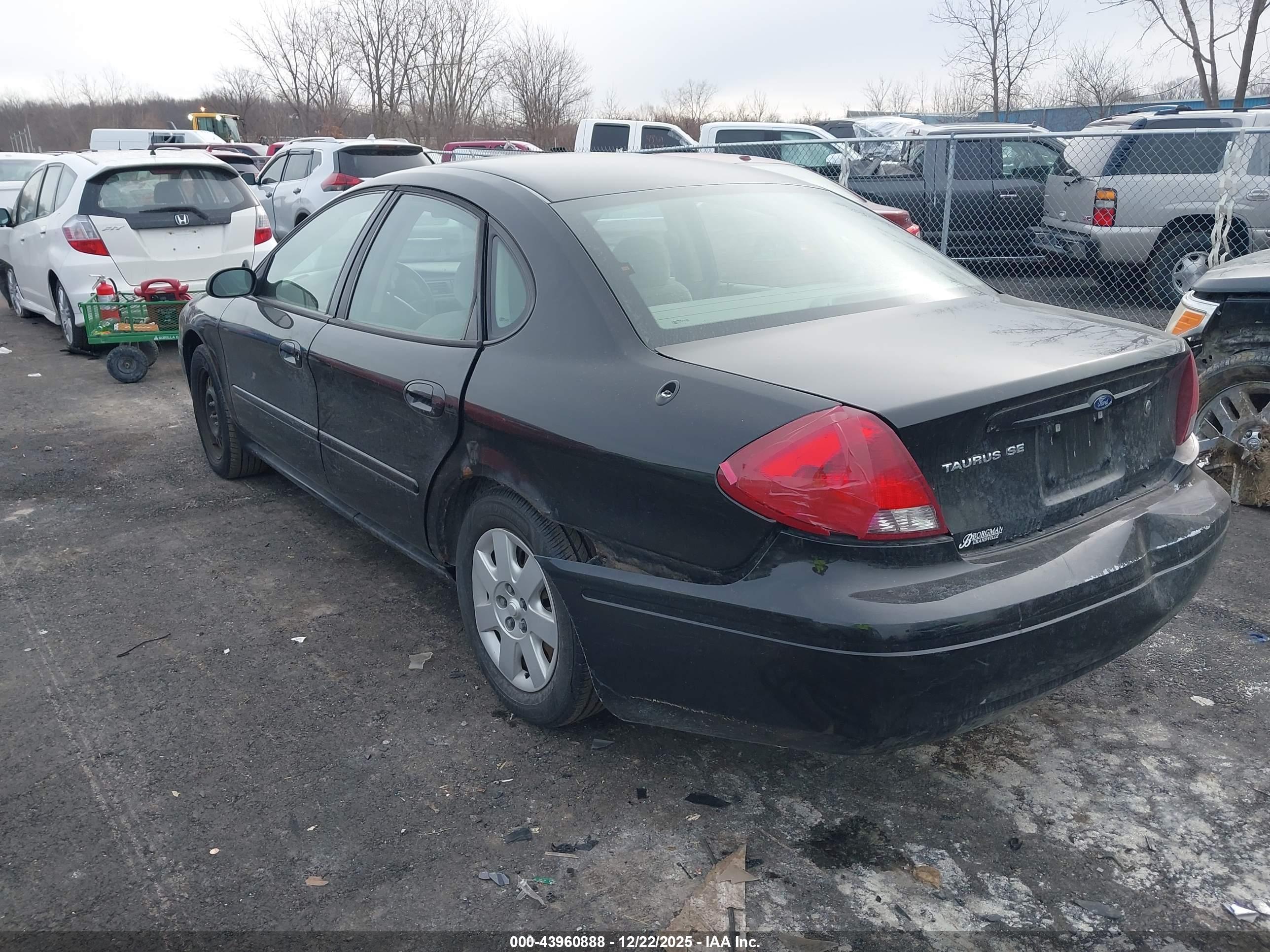 FORD TAURUS image 3