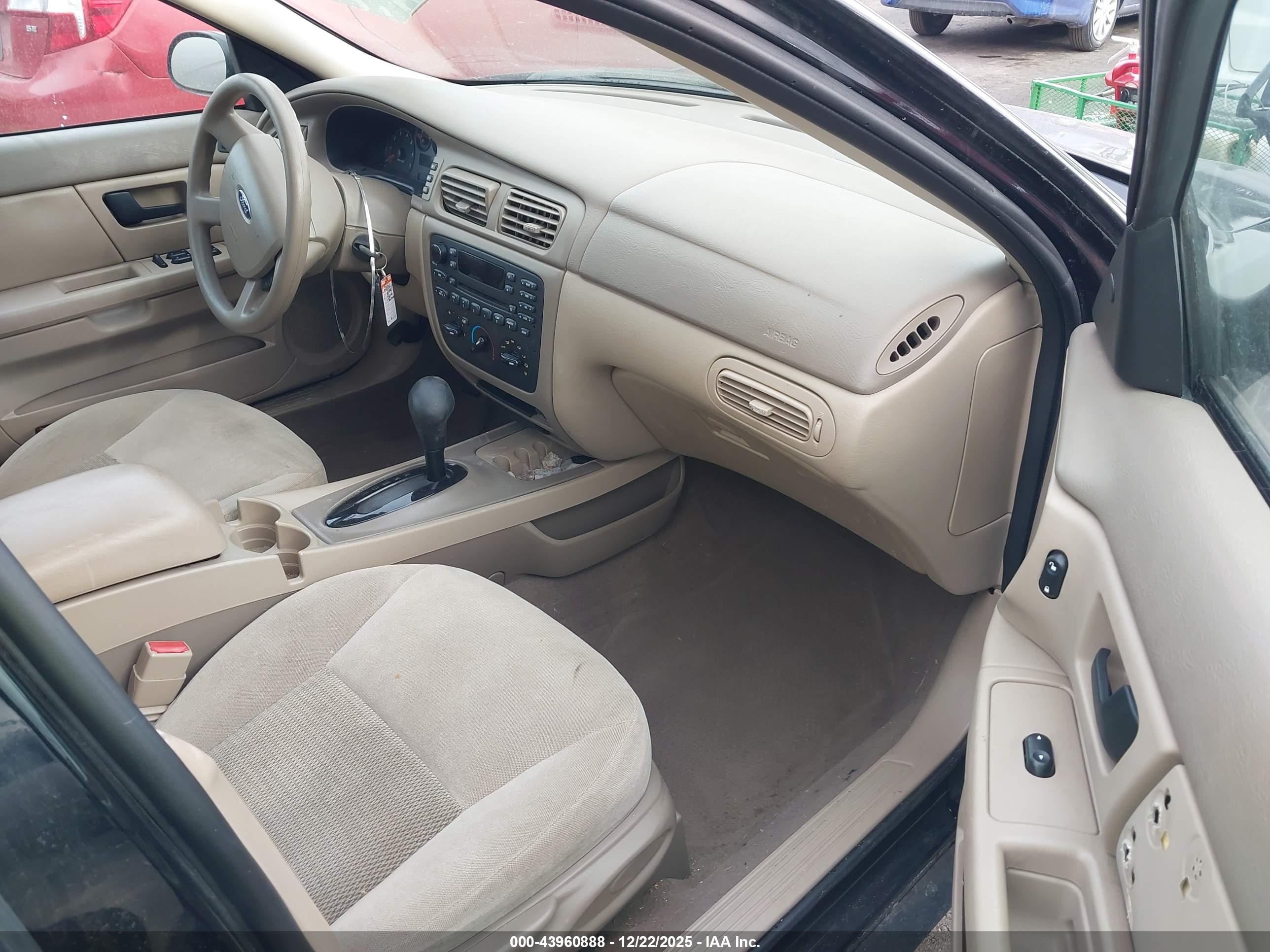 FORD TAURUS image 5