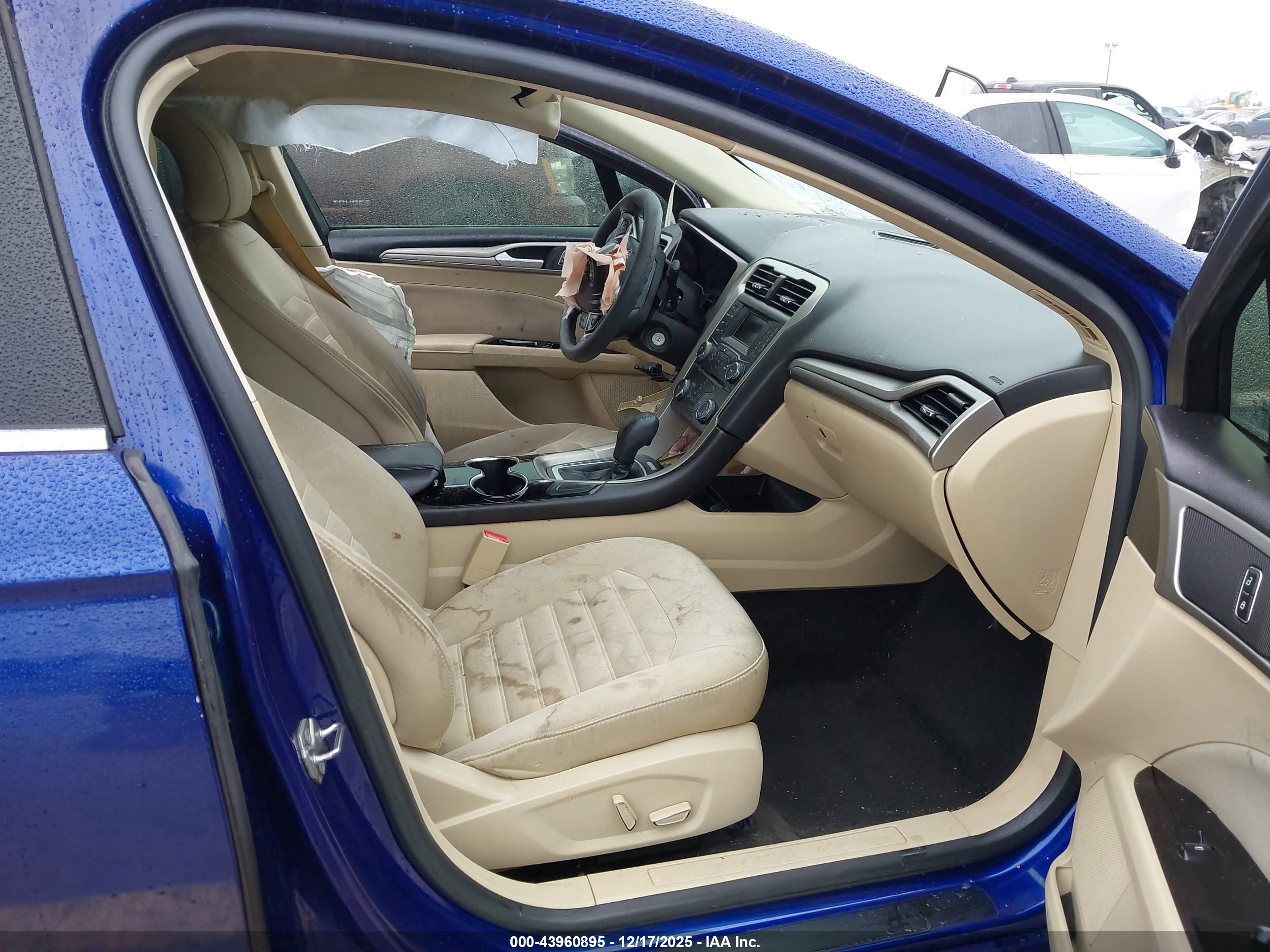 FORD FUSION image 5