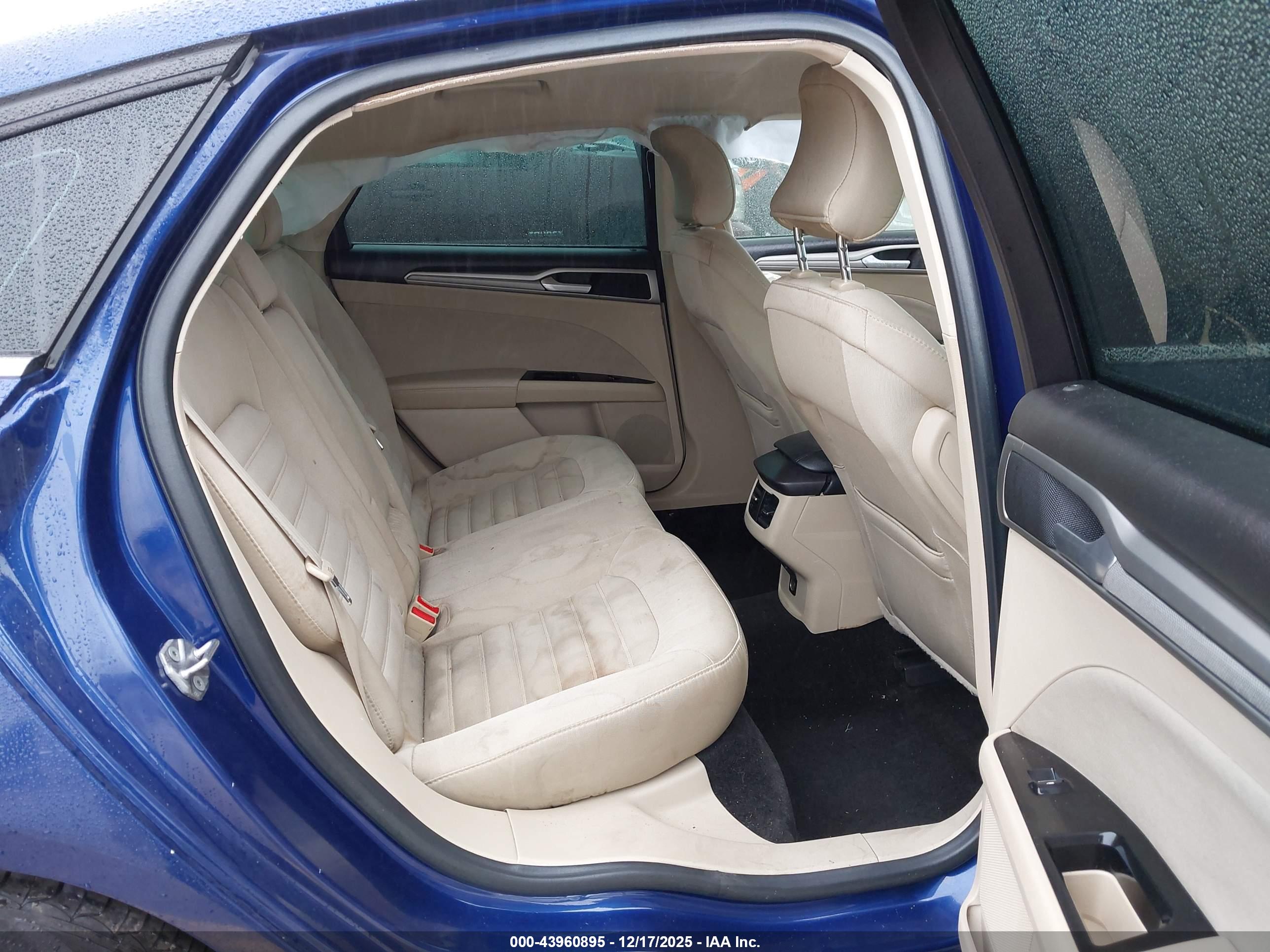 FORD FUSION image 8