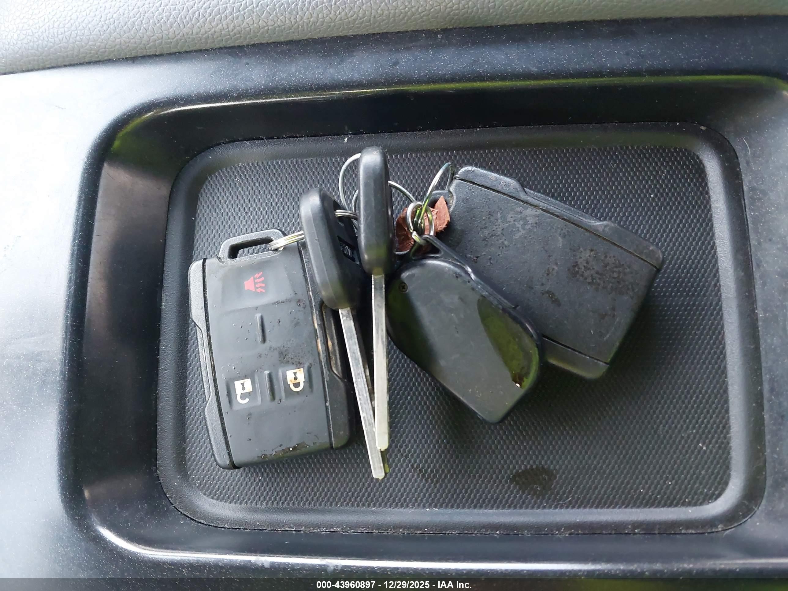 GMC SIERRA image 11