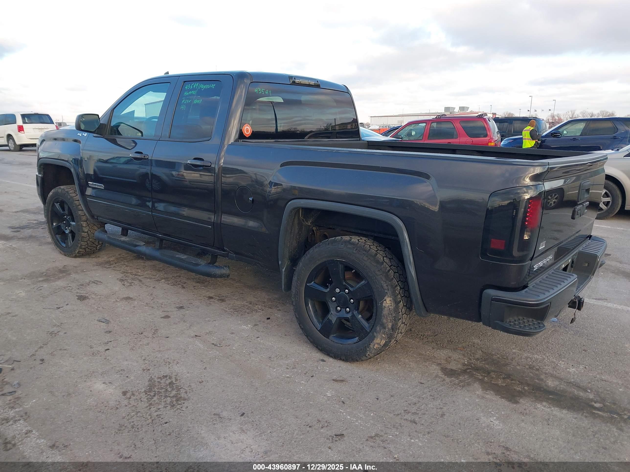 GMC SIERRA image 3