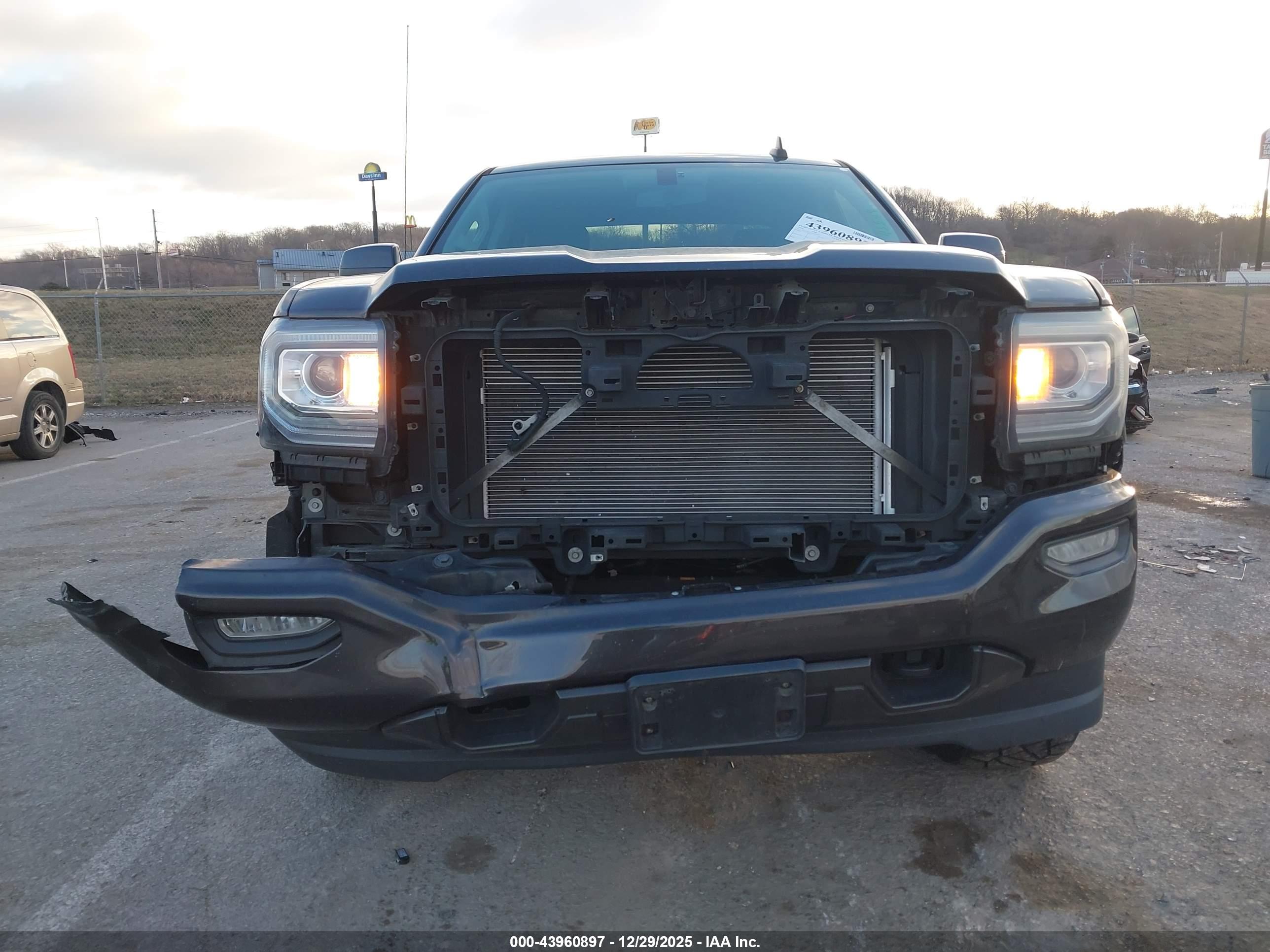 GMC SIERRA image 6