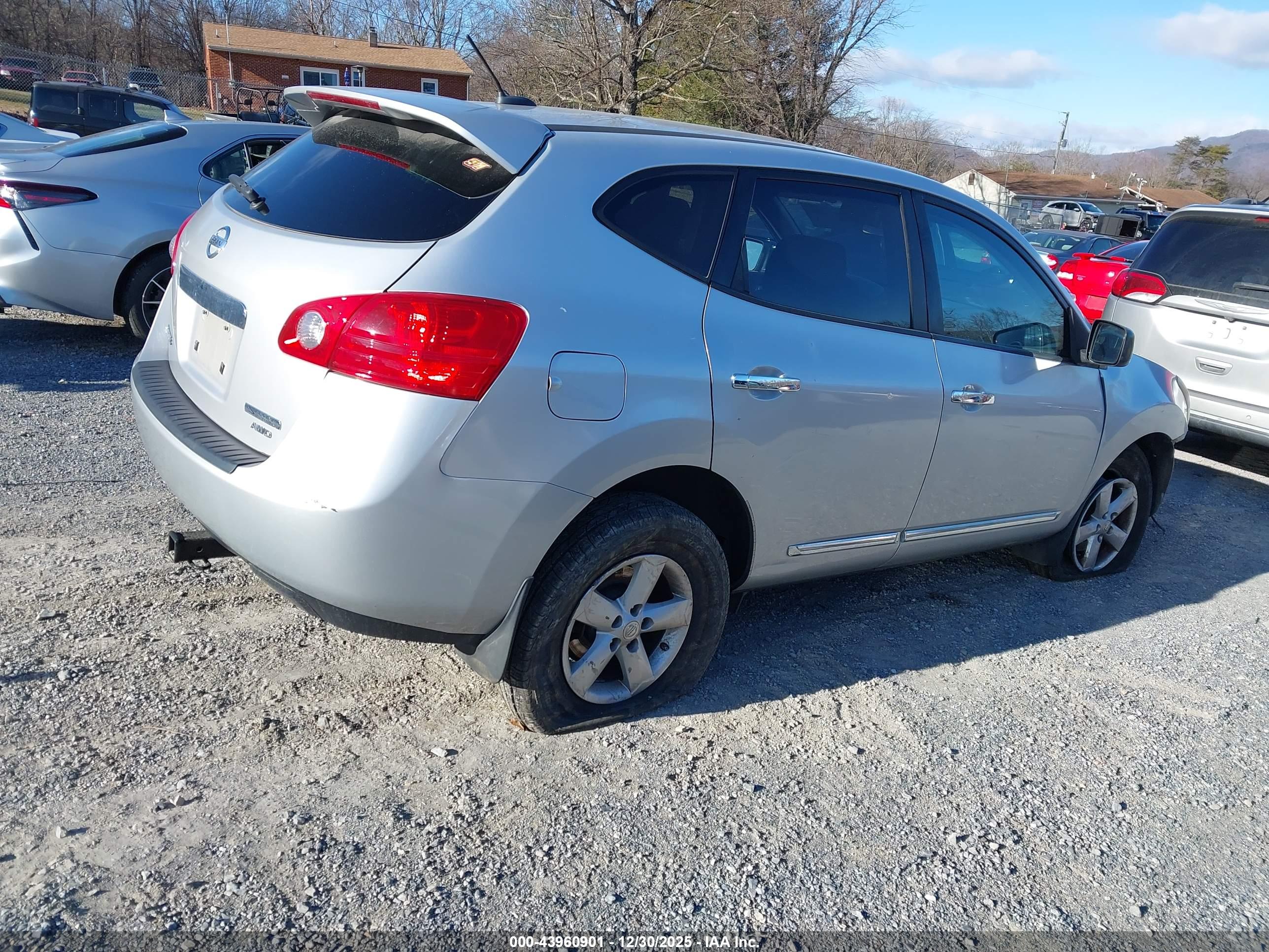 NISSAN ROGUE image 4