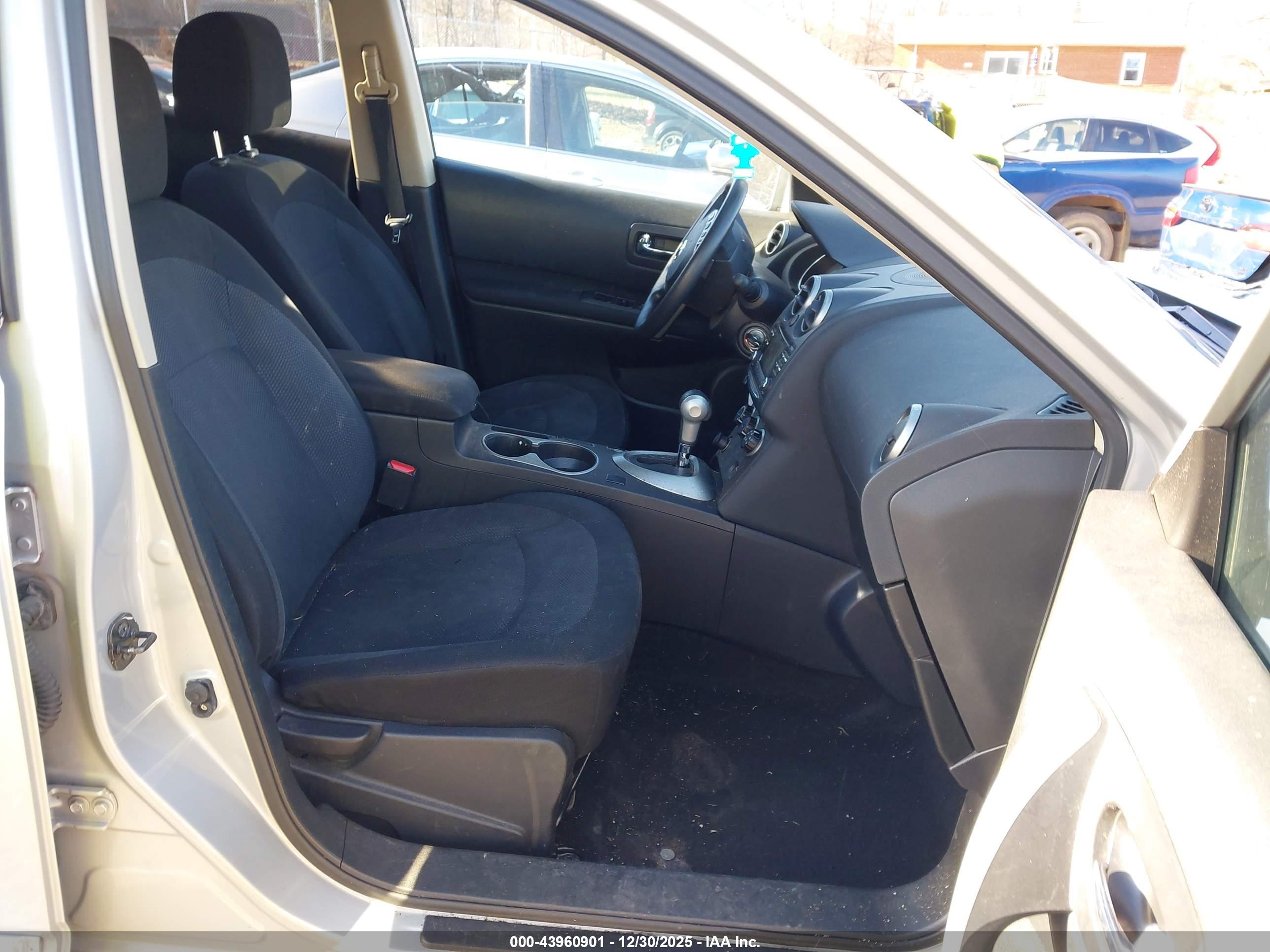NISSAN ROGUE image 5