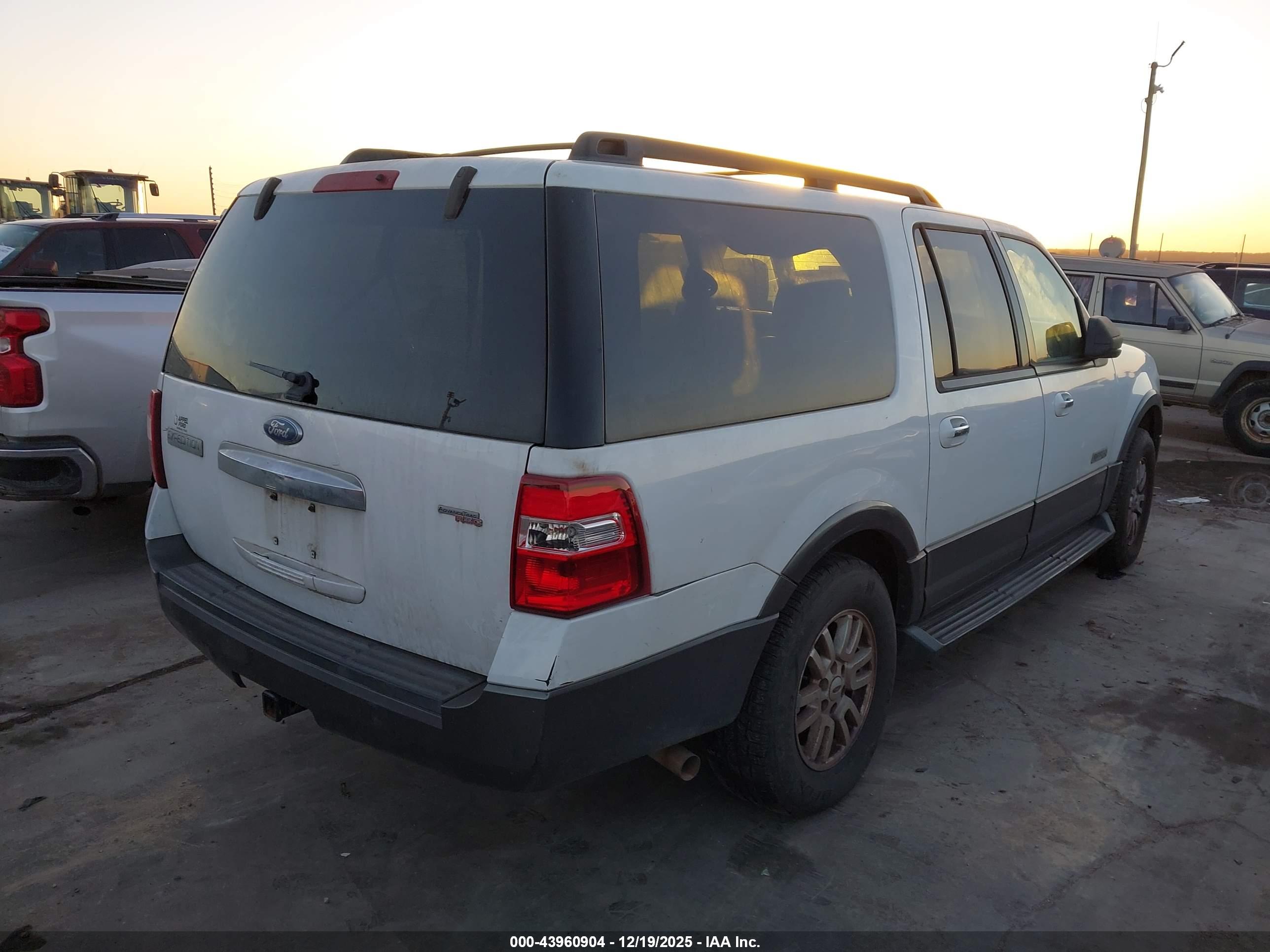 FORD EXPEDITION image 4