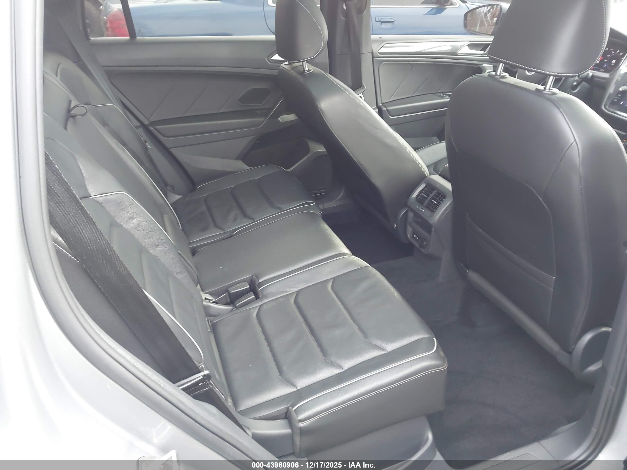 VOLKSWAGEN TIGUAN image 8