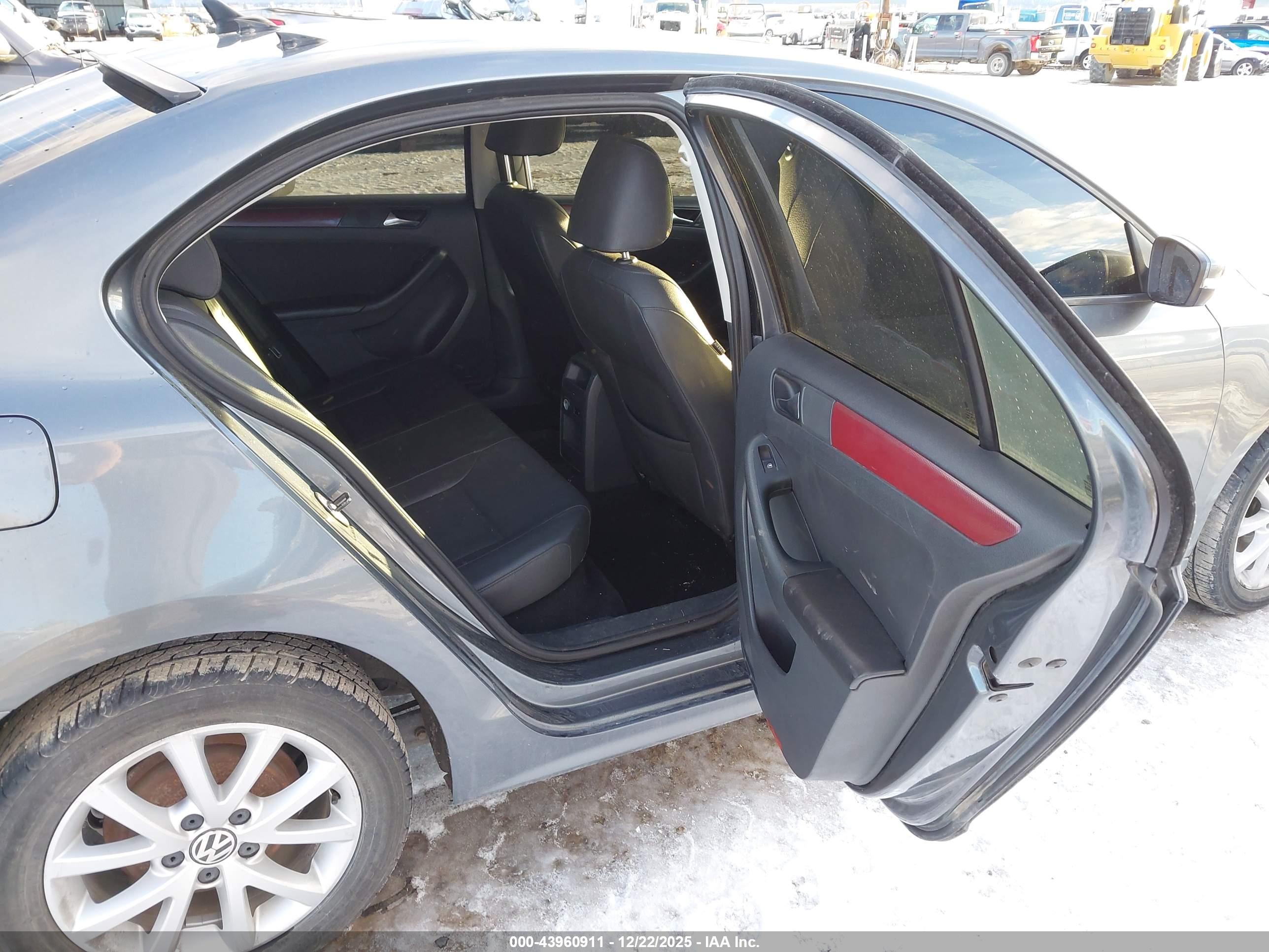 VOLKSWAGEN JETTA image 8