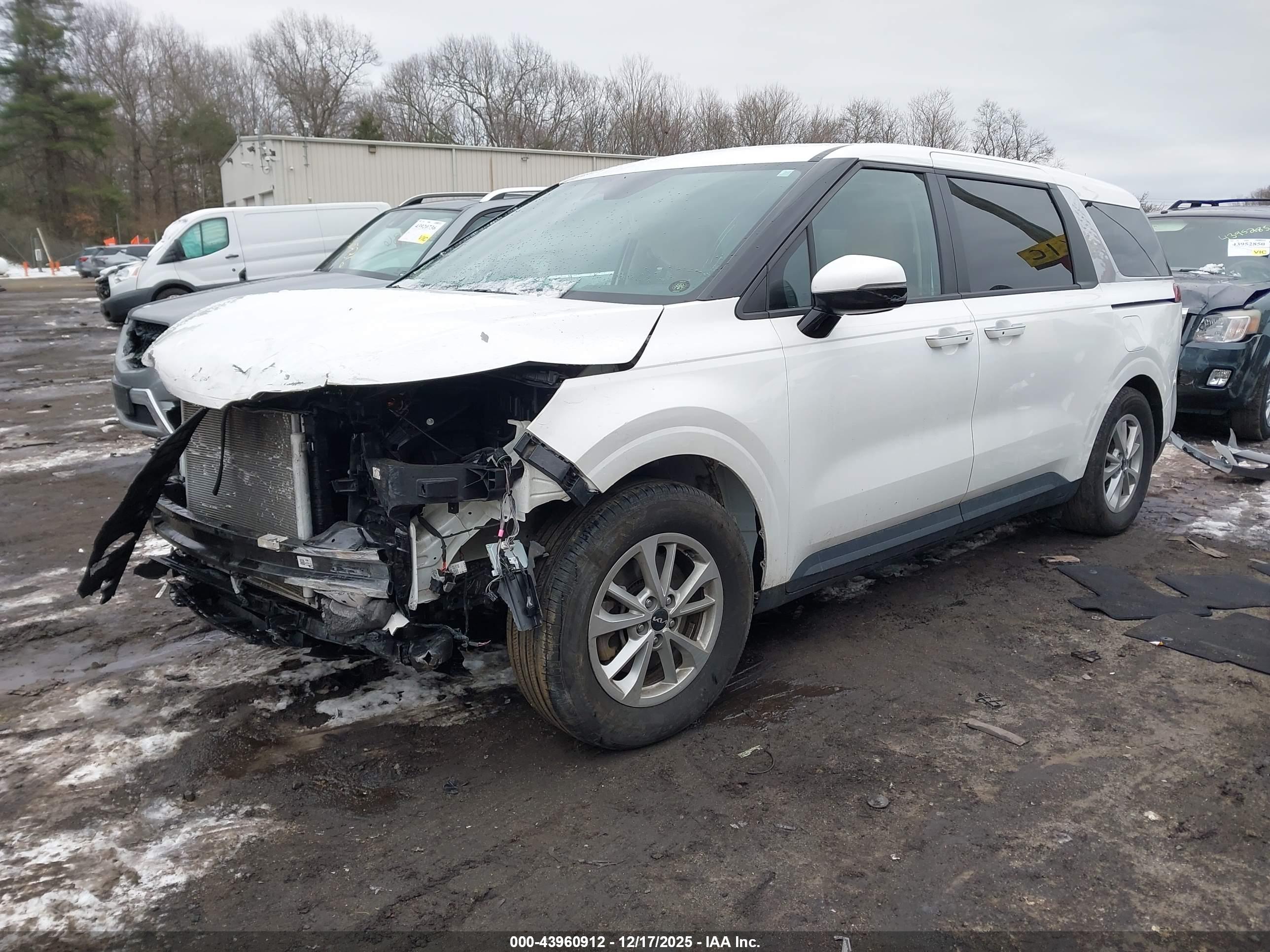 KIA CARNIVAL image 2