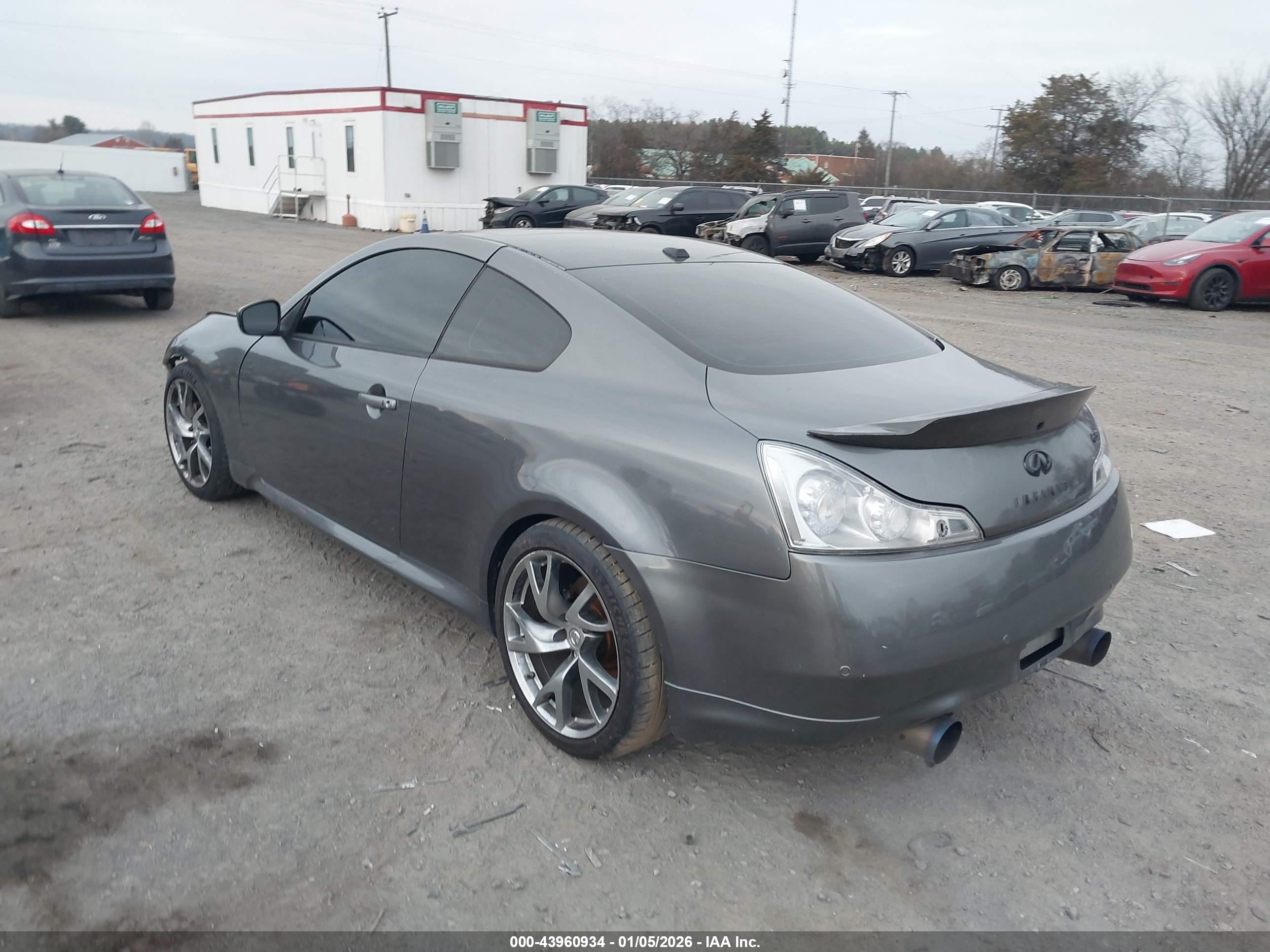 INFINITI G37 image 3