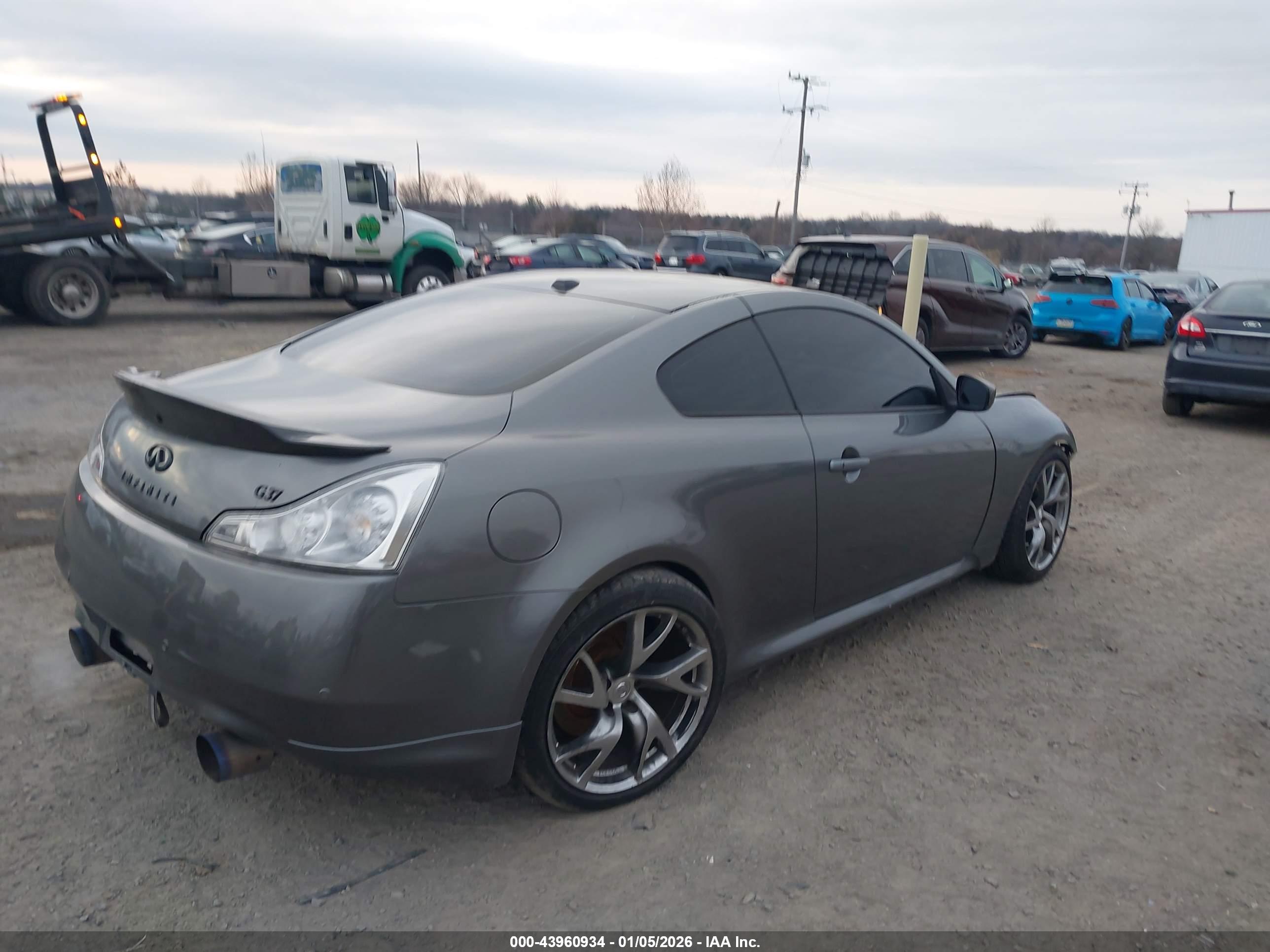 INFINITI G37 image 4