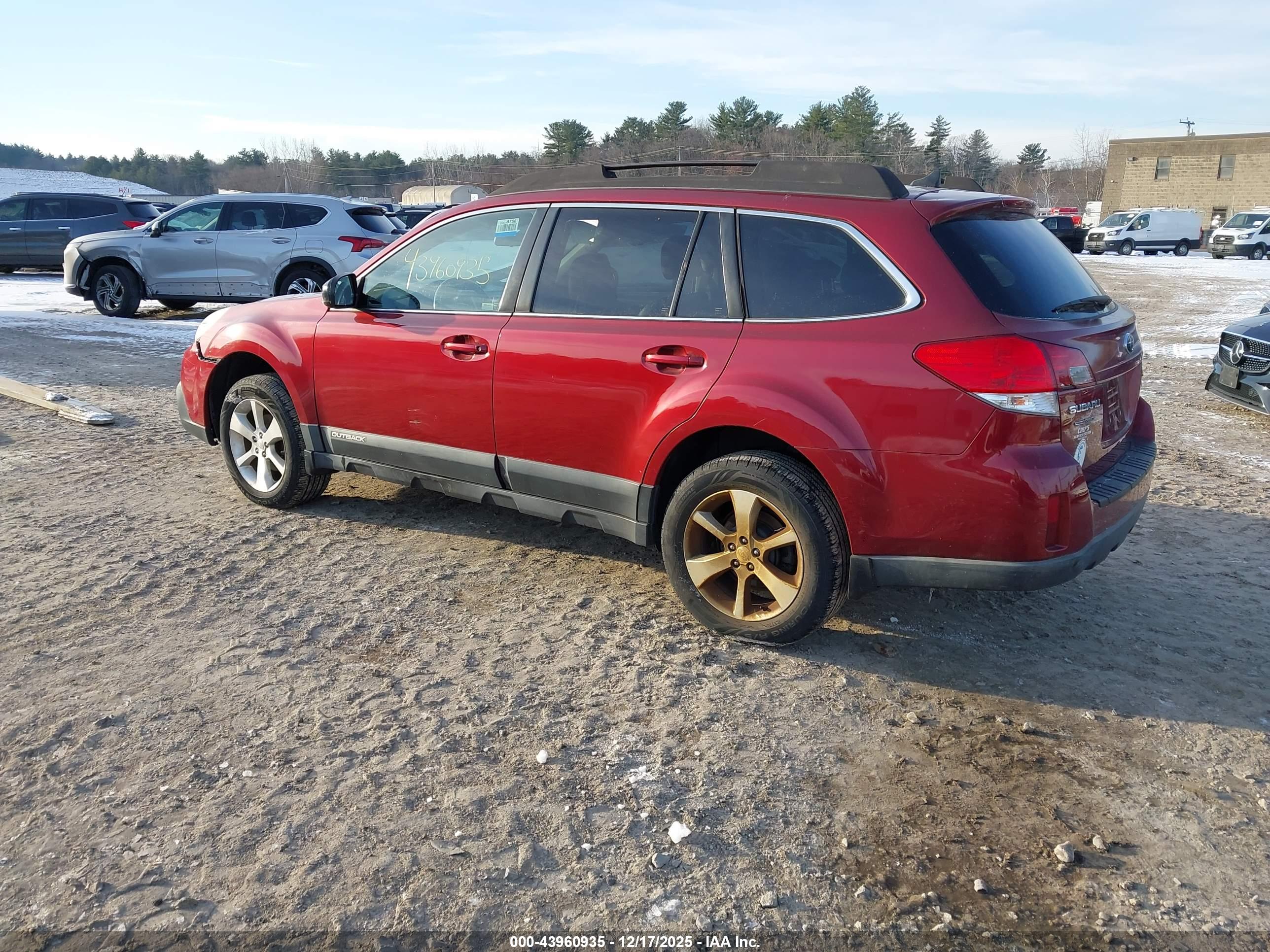 SUBARU OUTBACK image 3