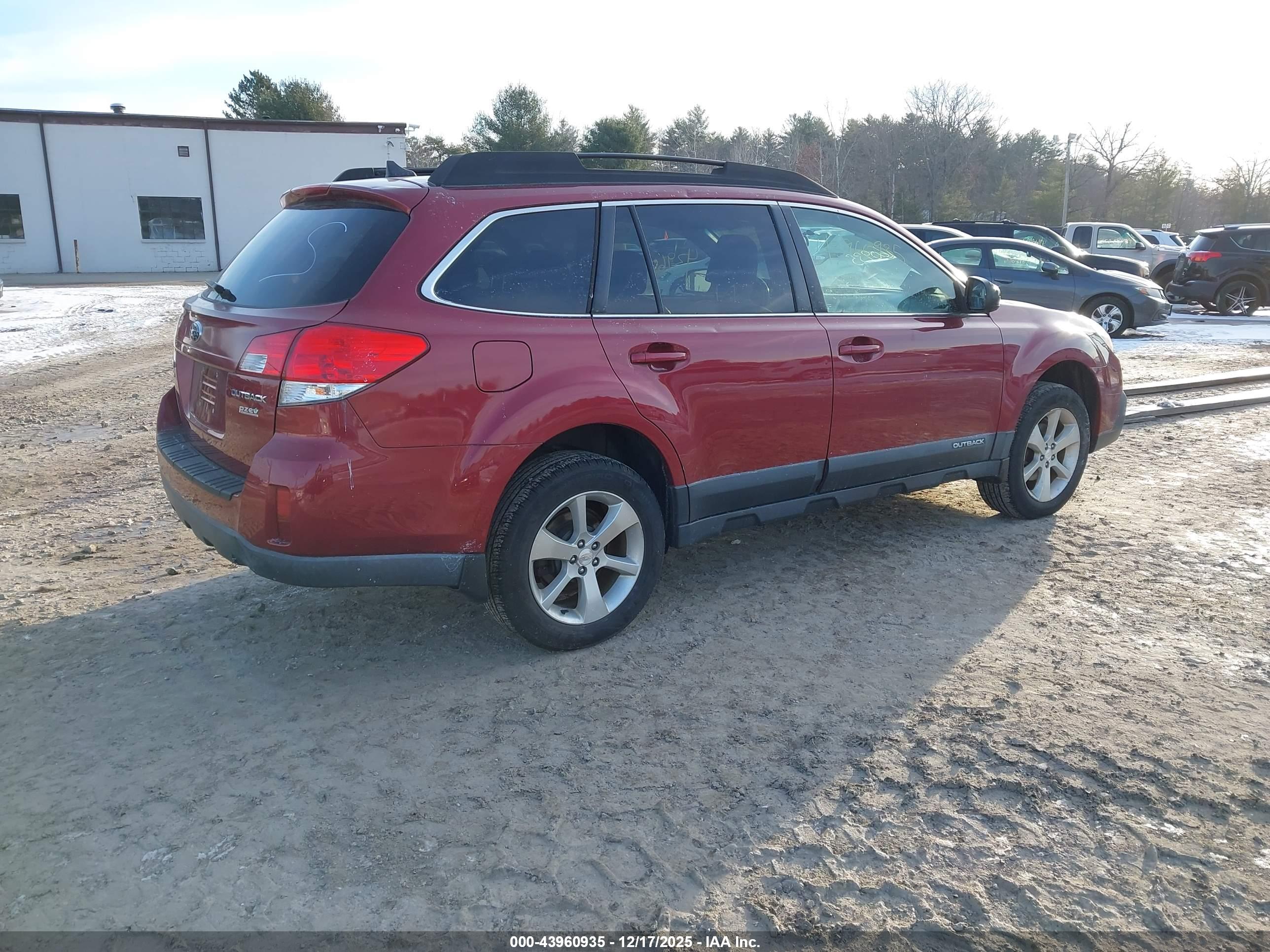 SUBARU OUTBACK image 4