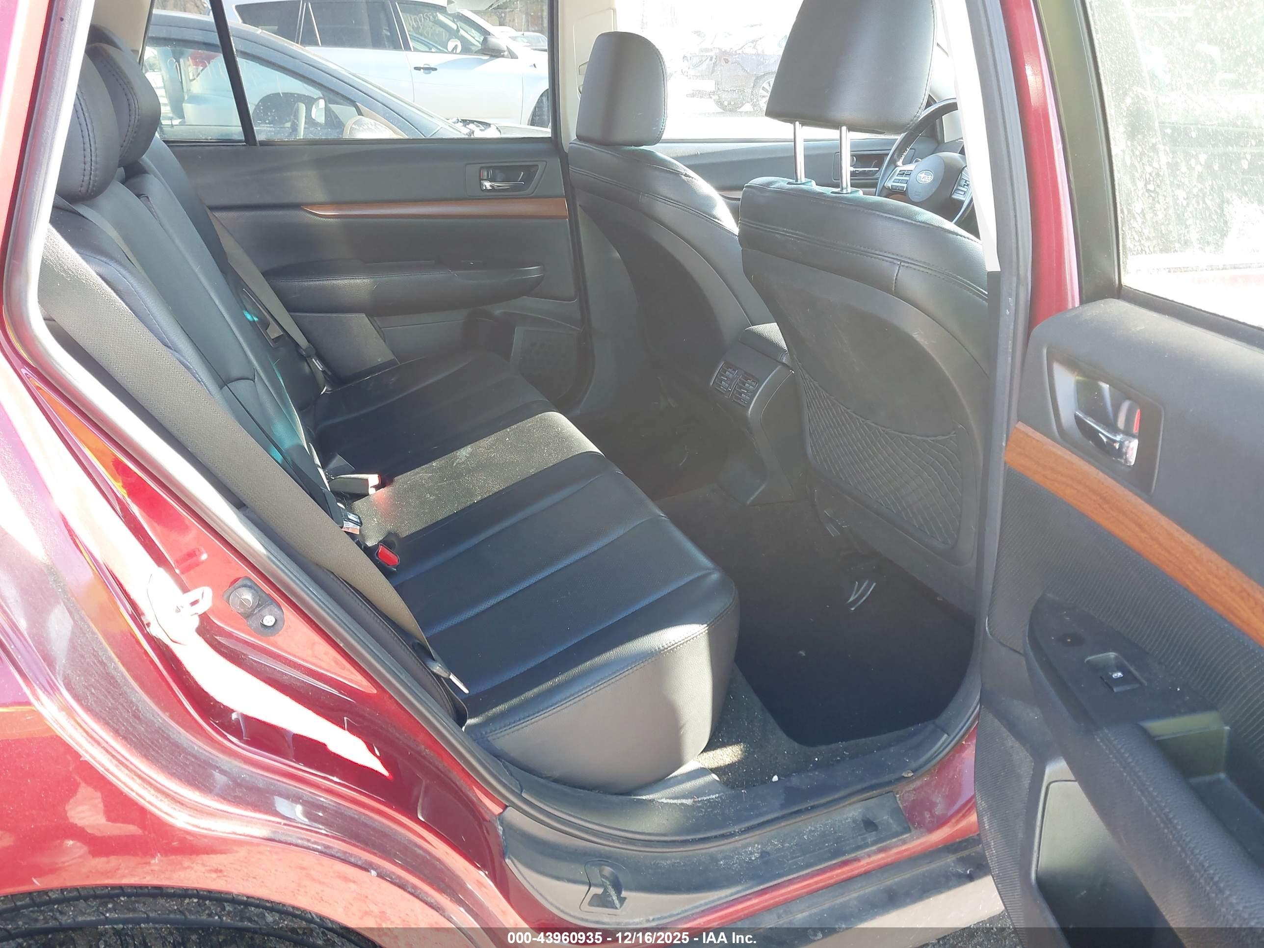 SUBARU OUTBACK image 8
