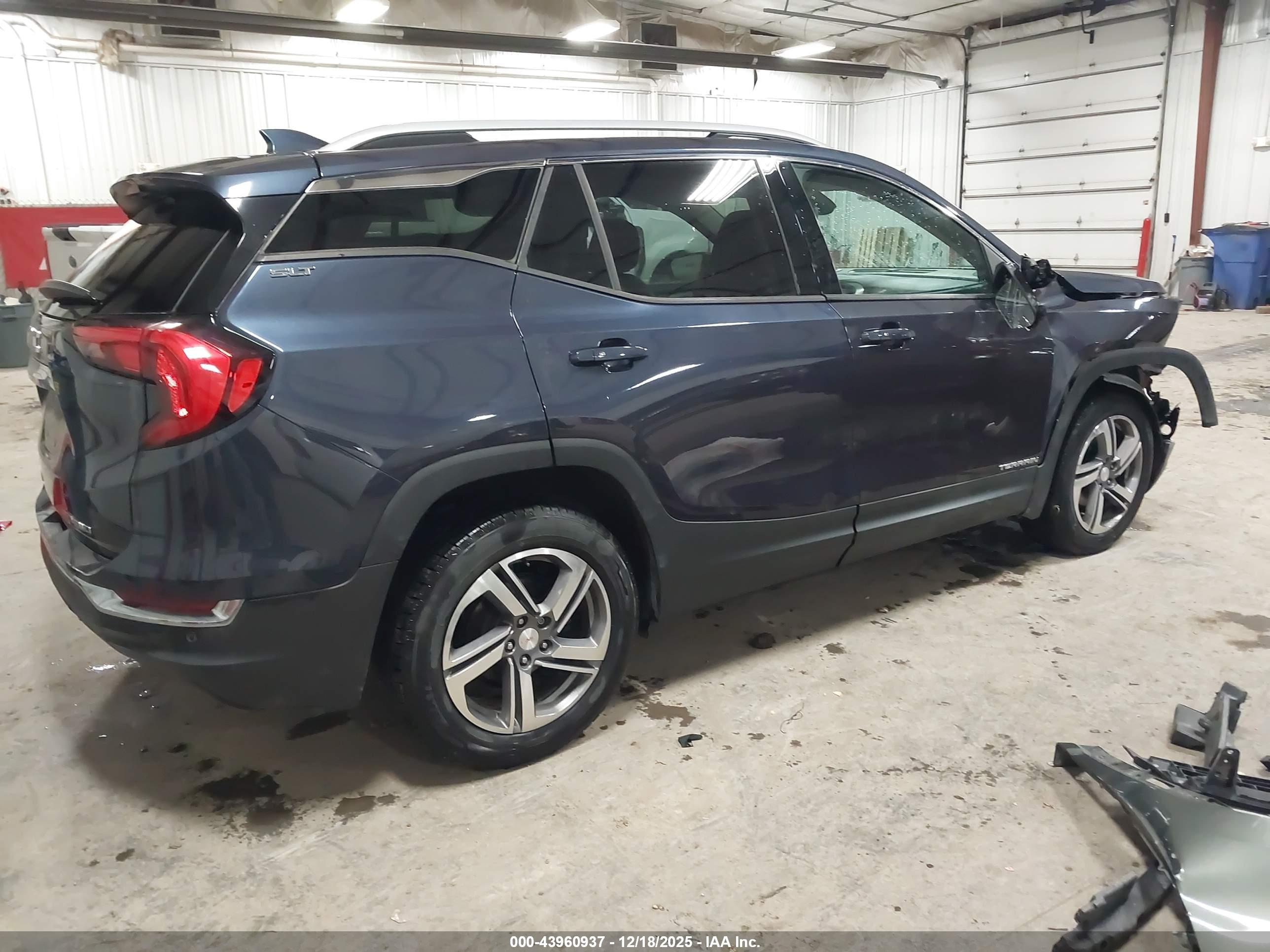 GMC TERRAIN image 4