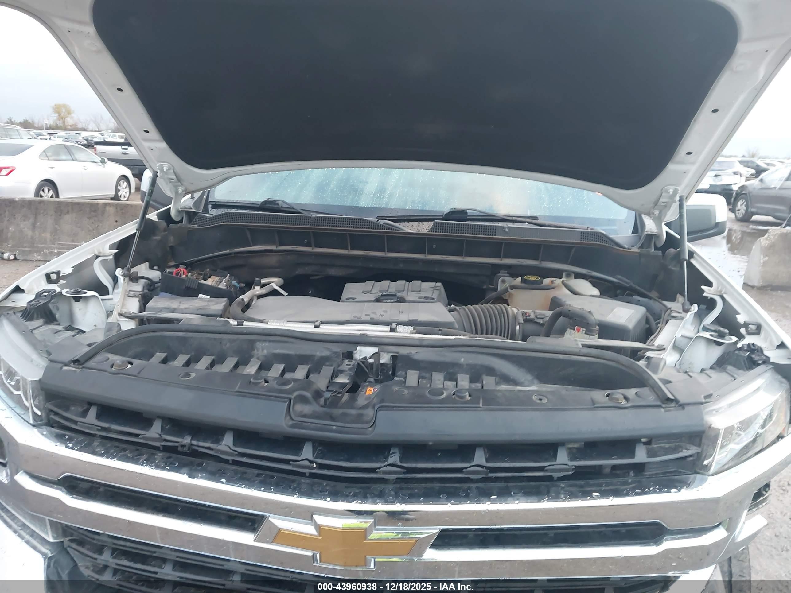 CHEVROLET SILVERADO image 10