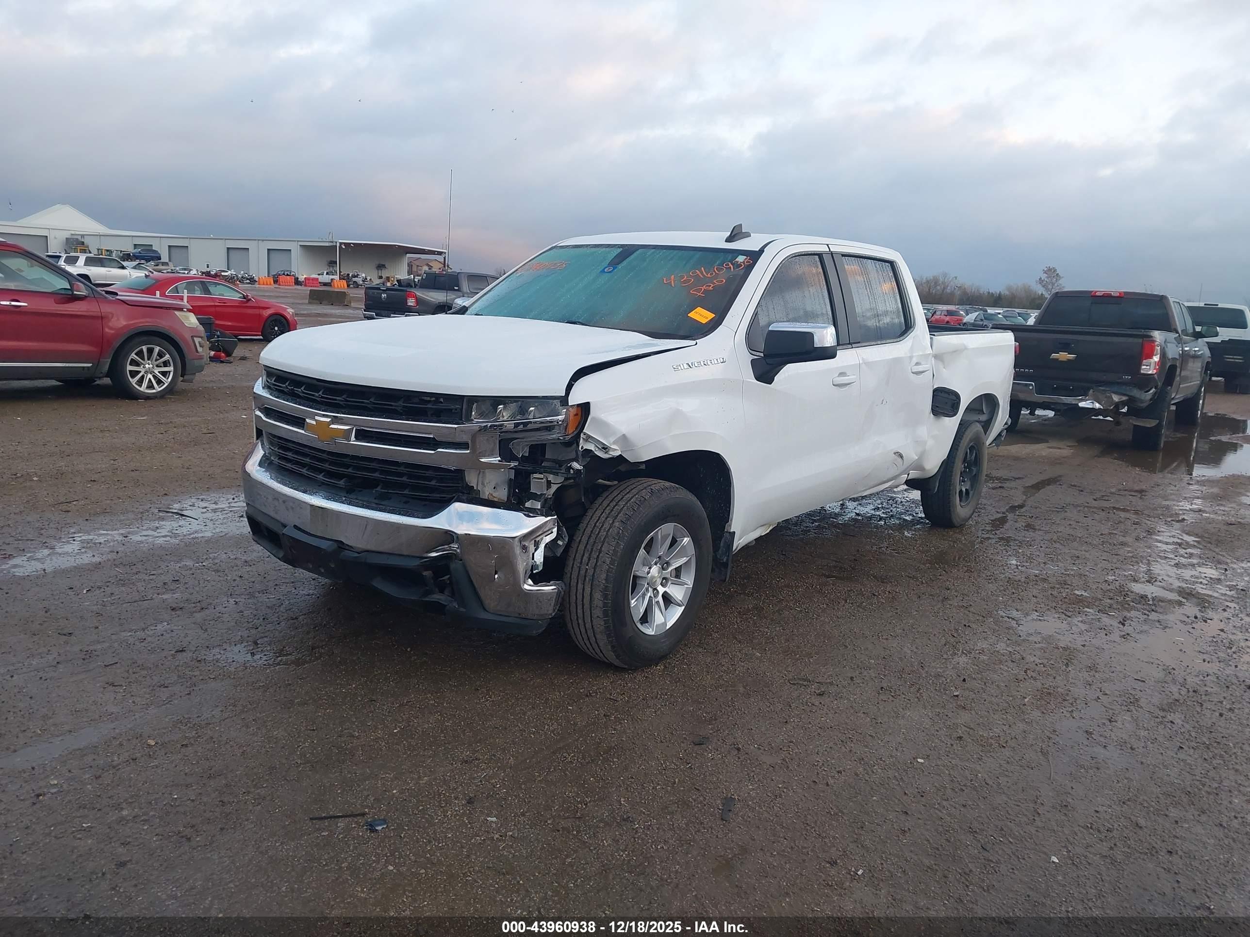 CHEVROLET SILVERADO image 2