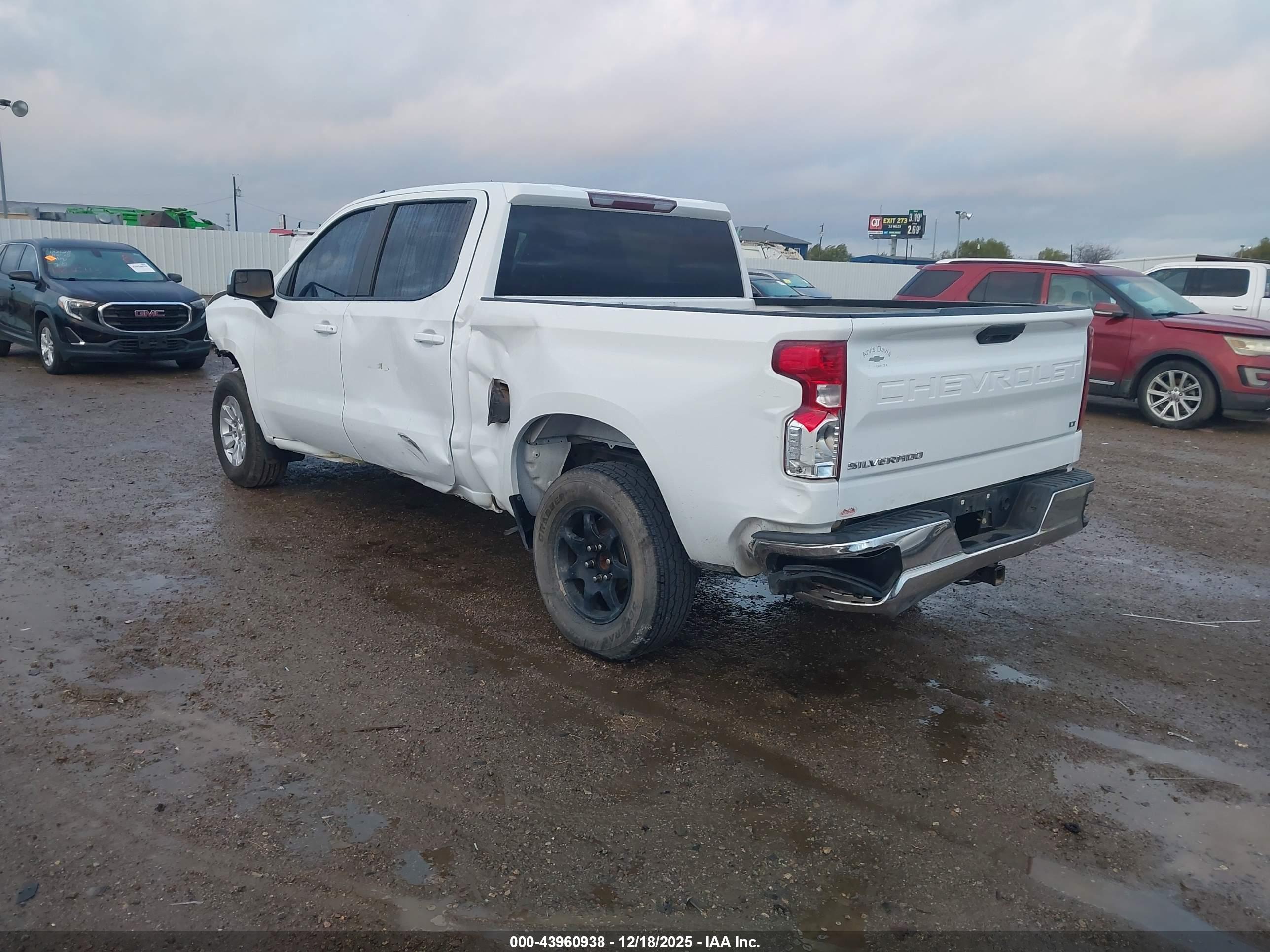 CHEVROLET SILVERADO image 3