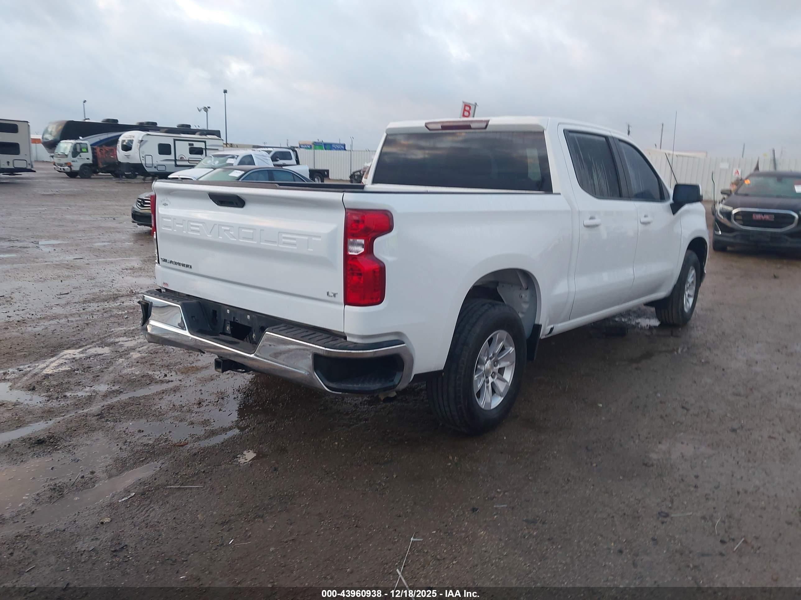 CHEVROLET SILVERADO image 4