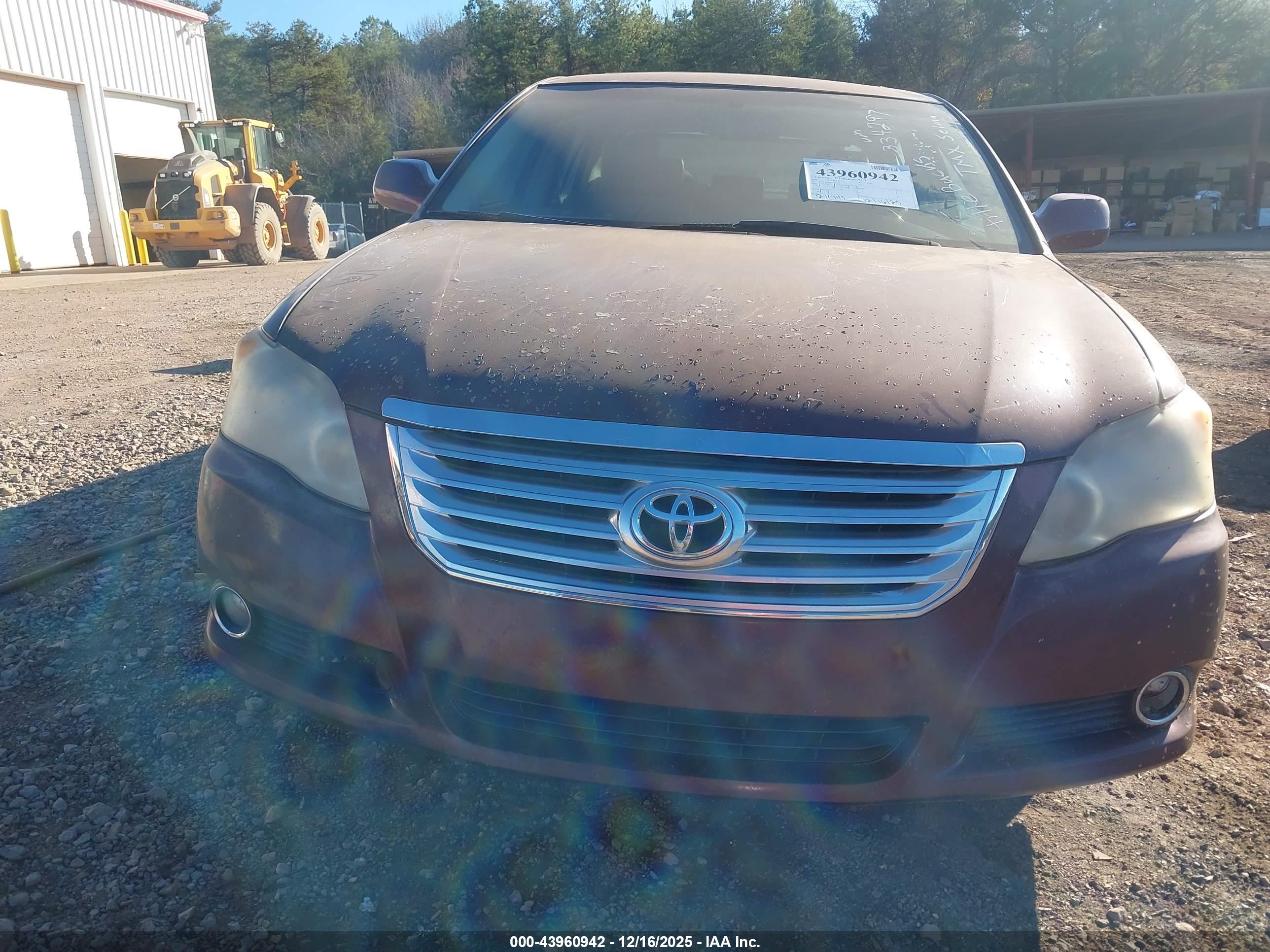 TOYOTA AVALON image 6