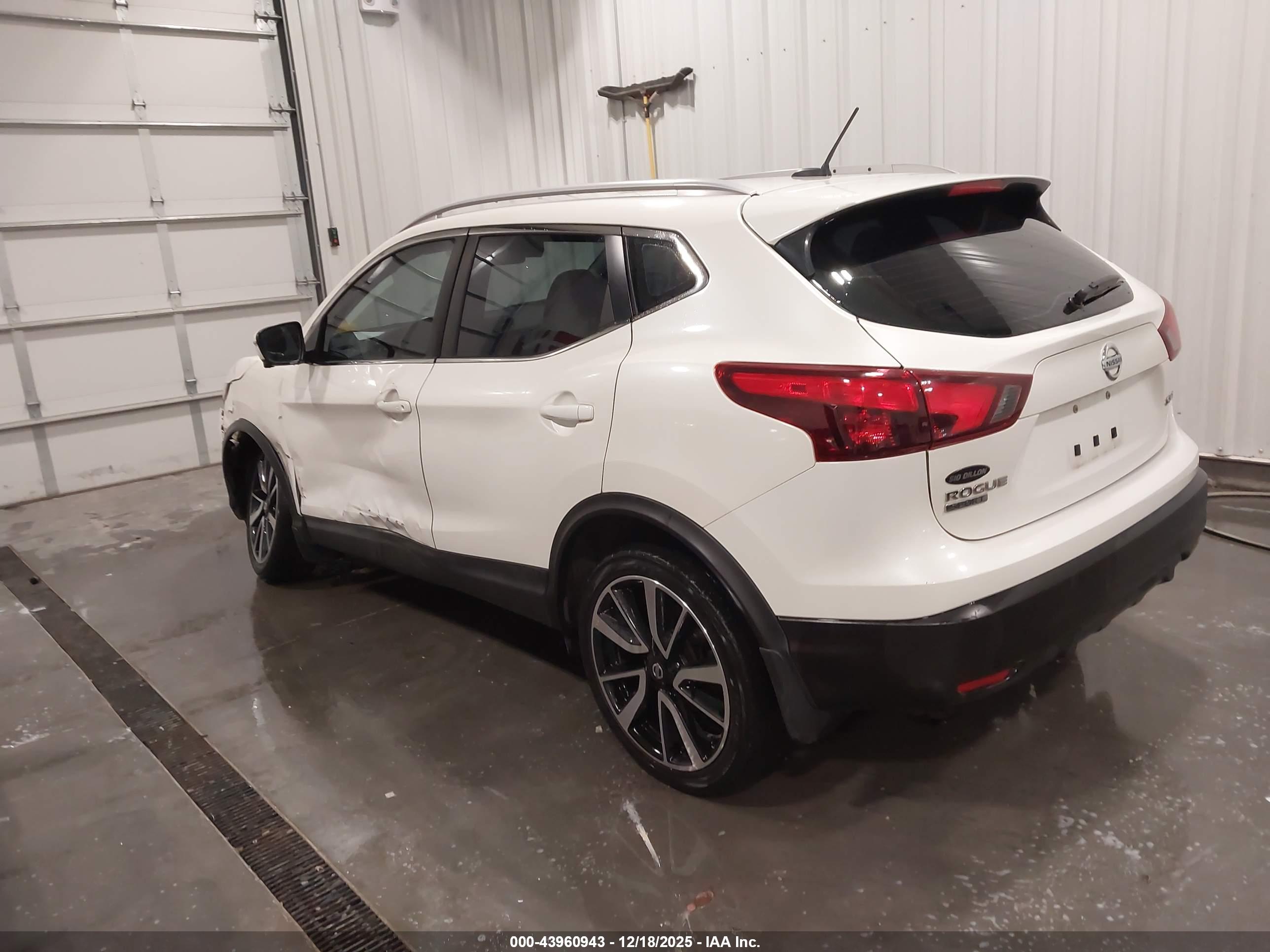 NISSAN ROGUE image 3