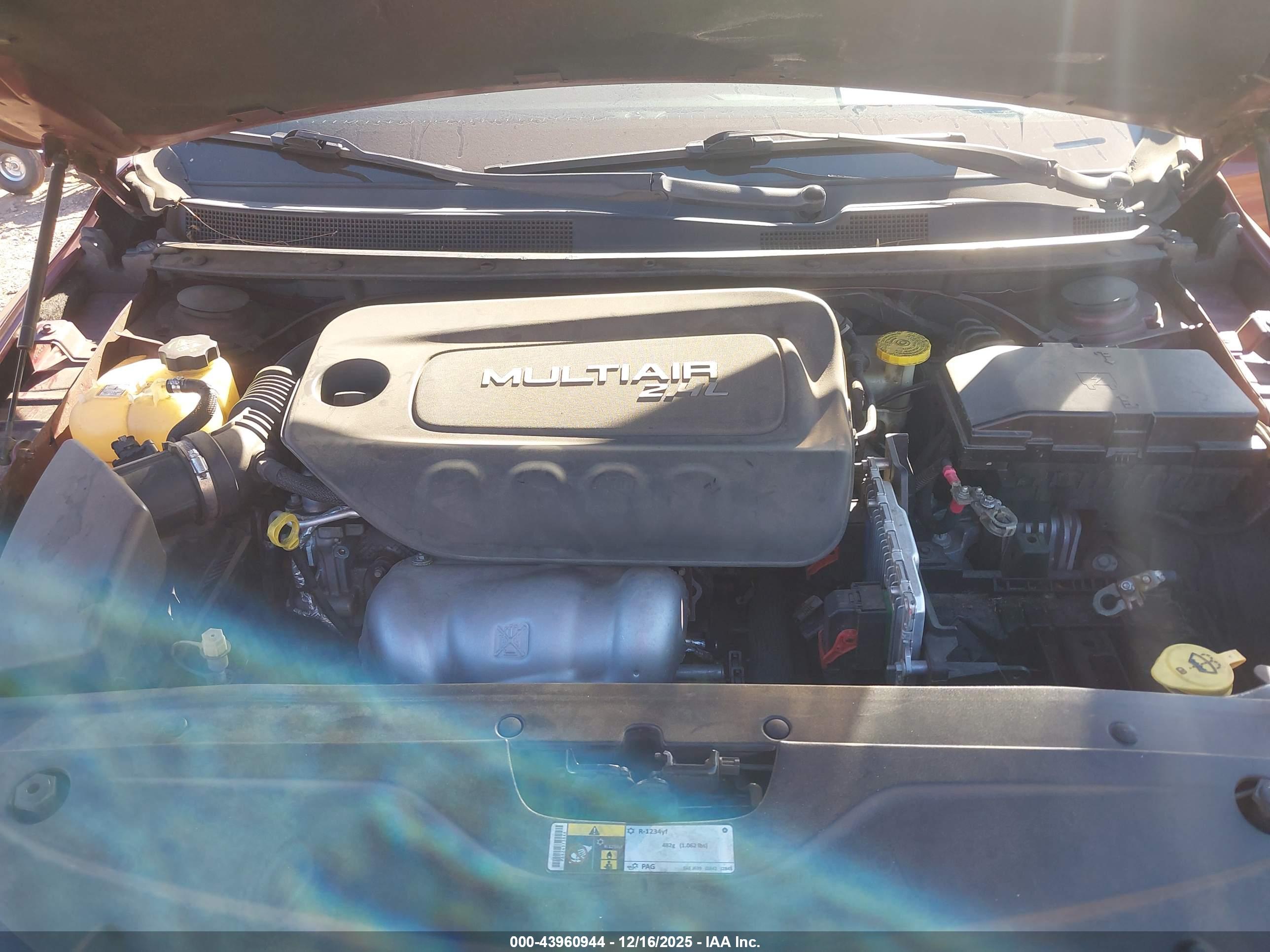 CHRYSLER 200 image 10