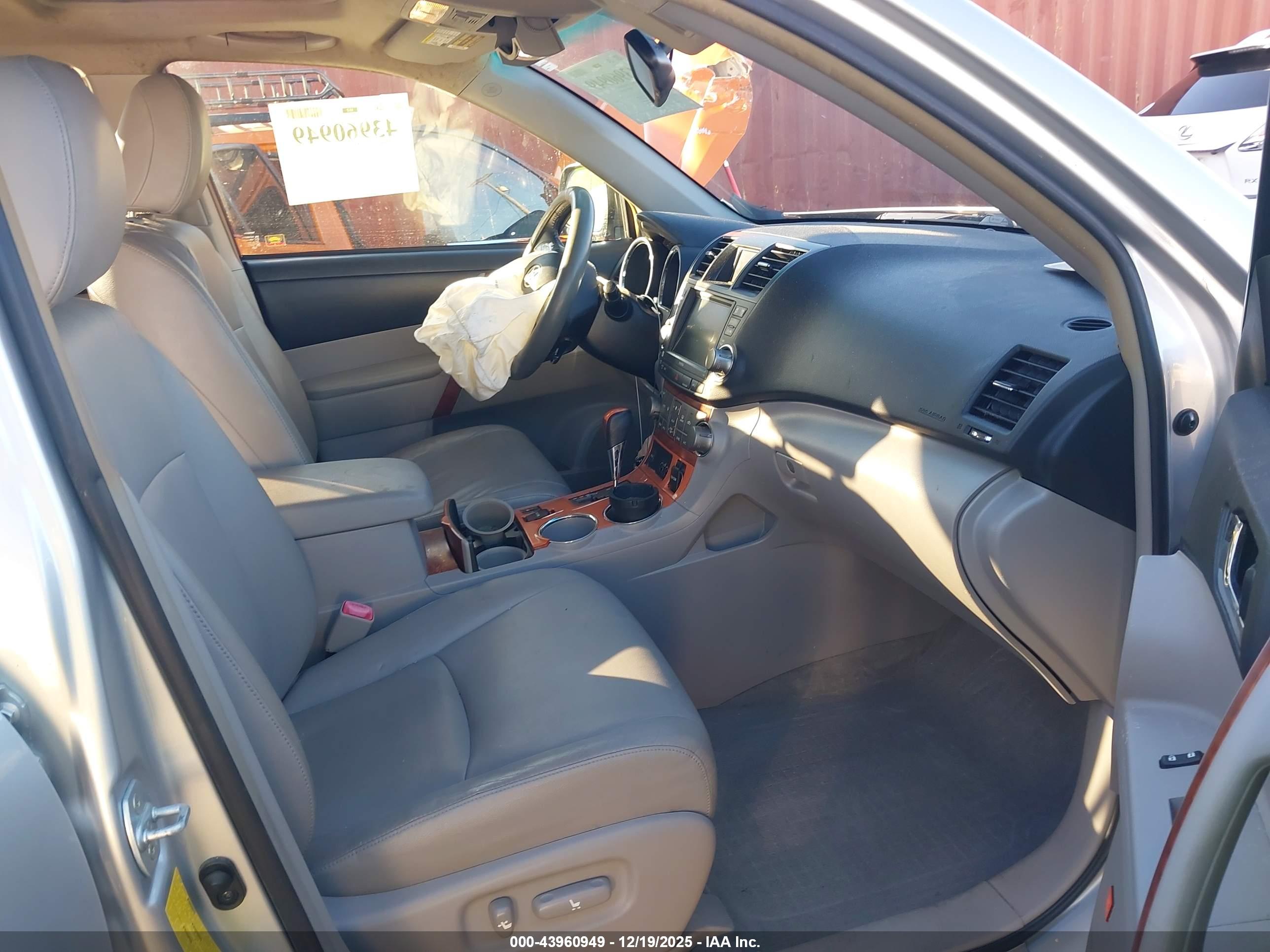TOYOTA HIGHLANDER image 5