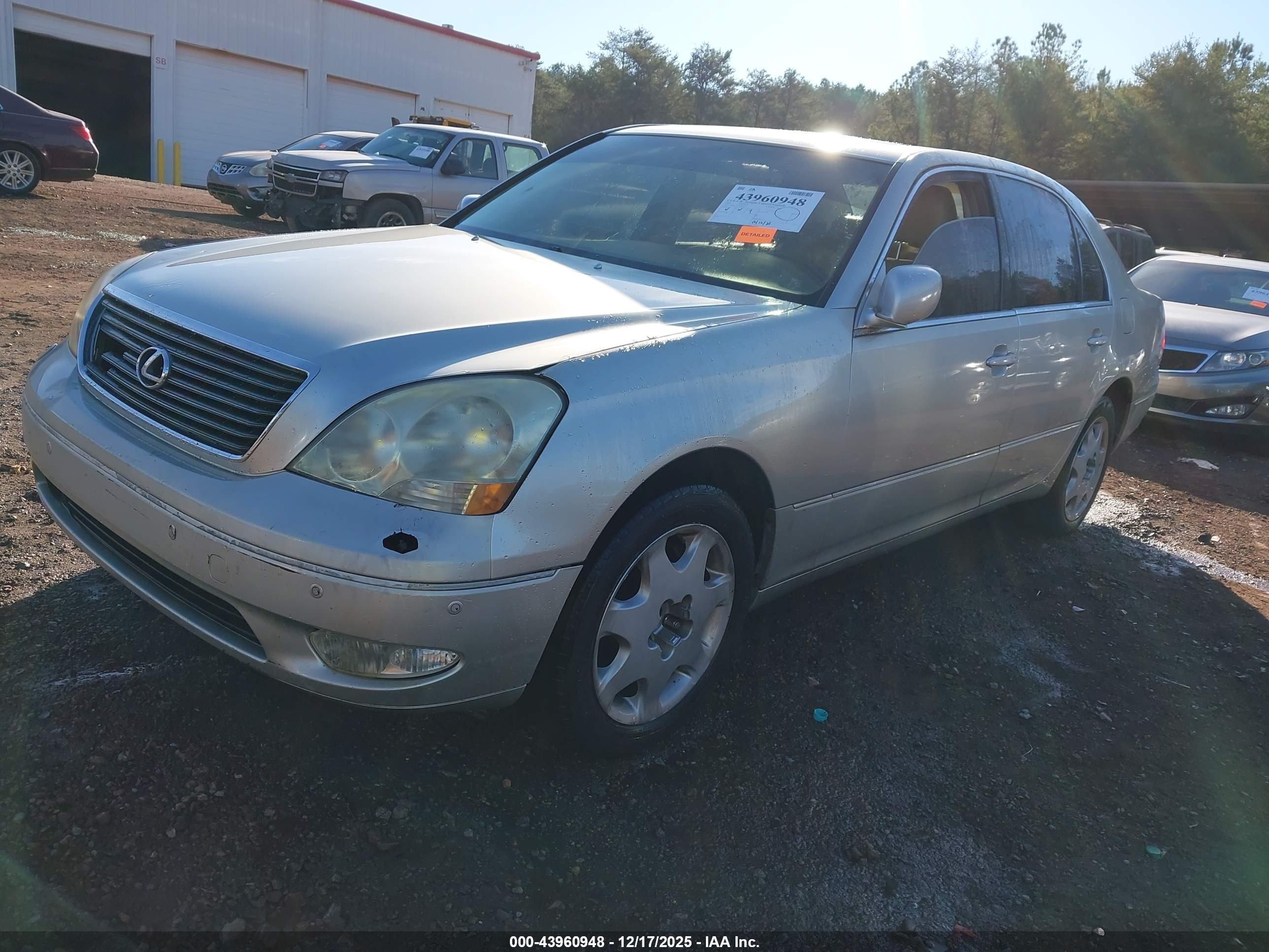 LEXUS LS image 2