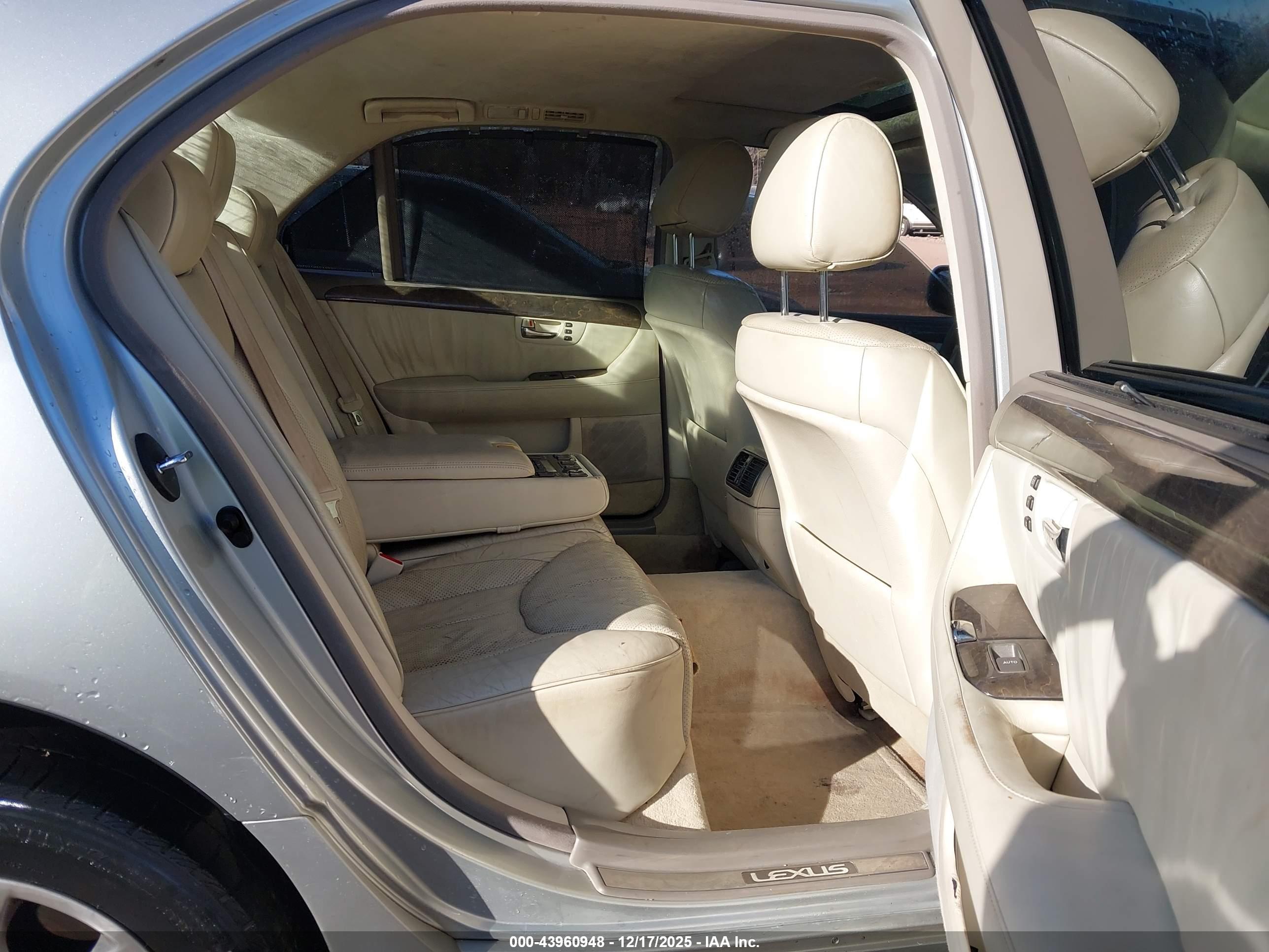 LEXUS LS image 8