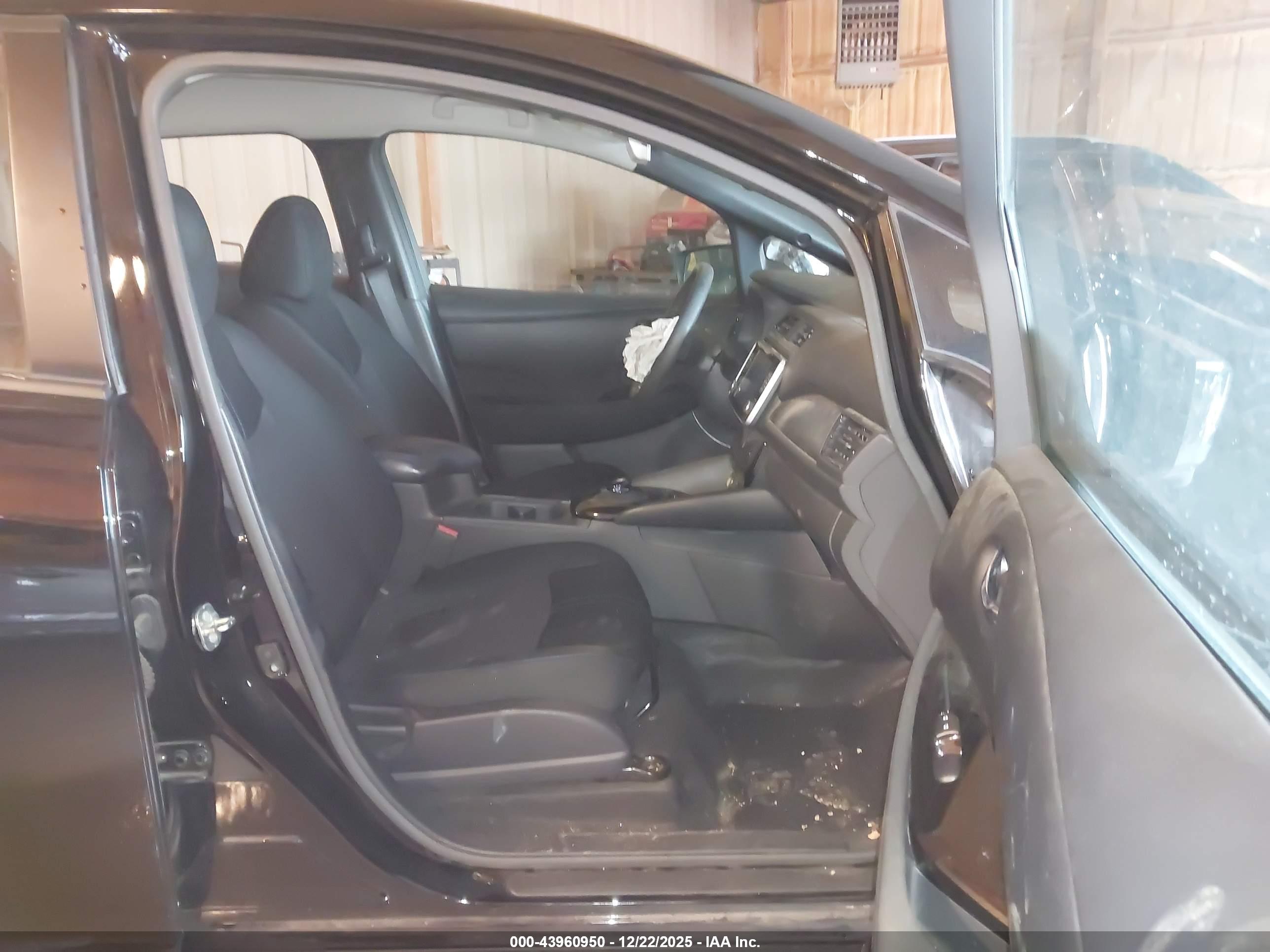 NISSAN LEAF image 5