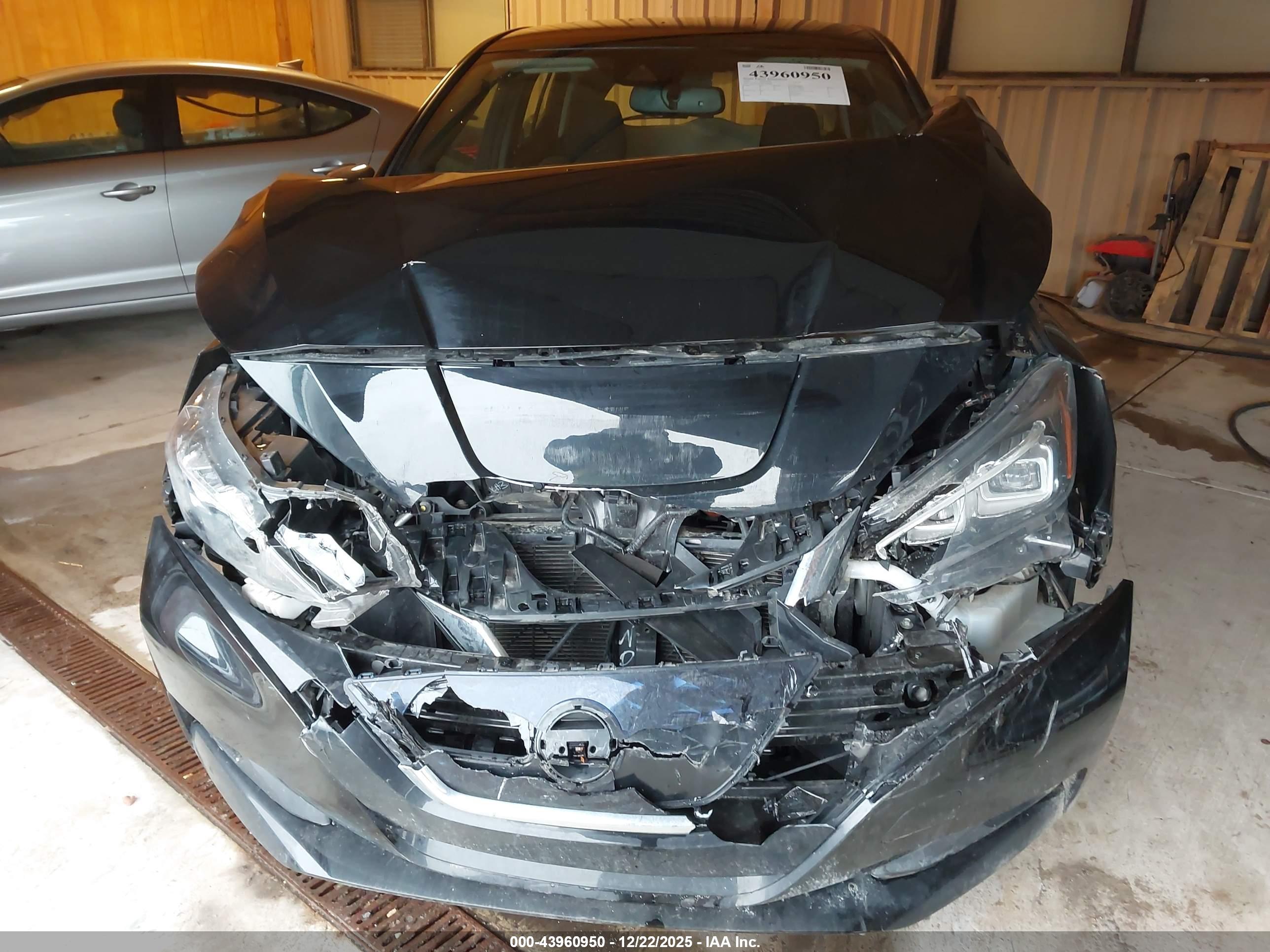 NISSAN LEAF image 6