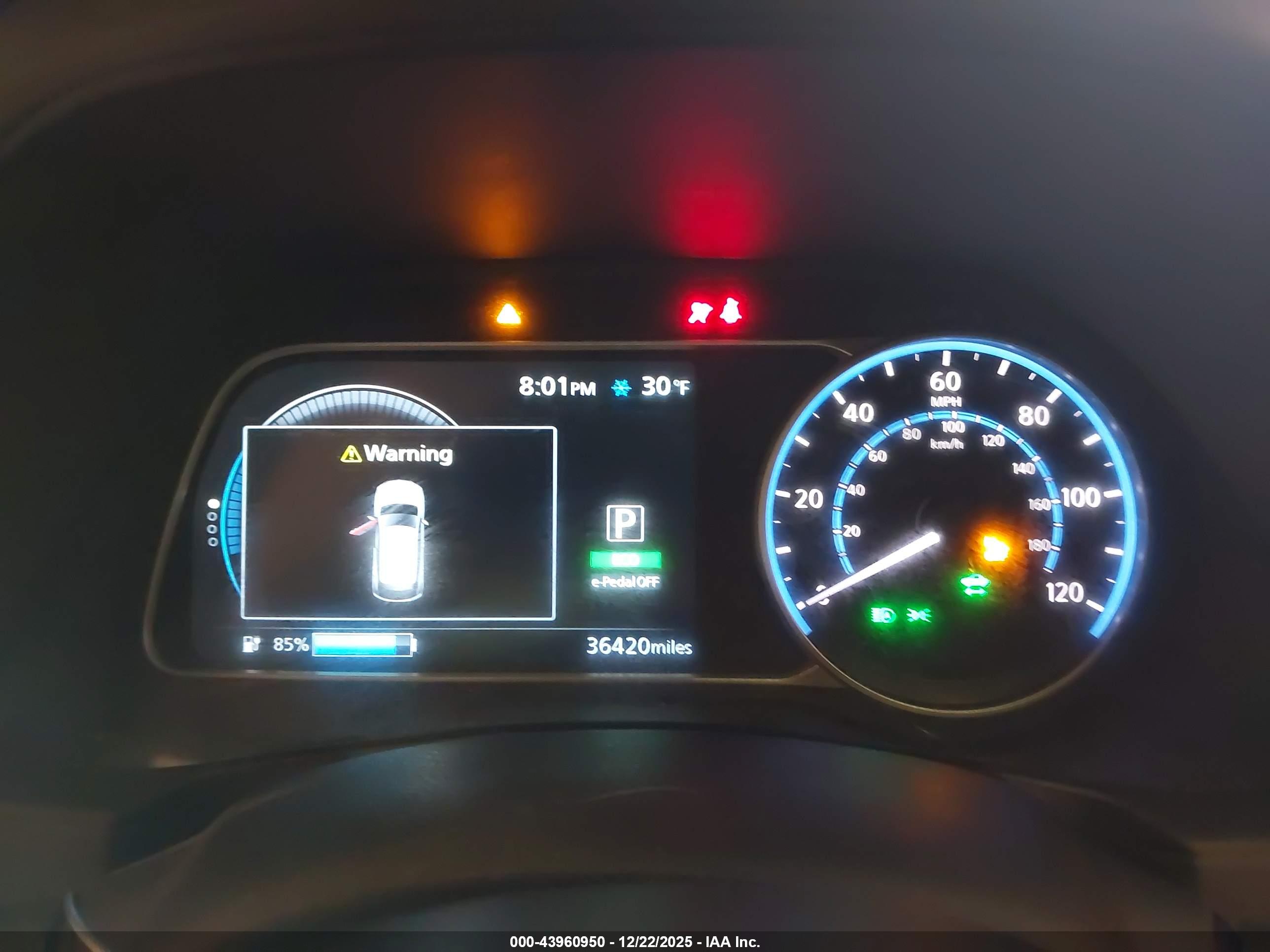NISSAN LEAF image 7