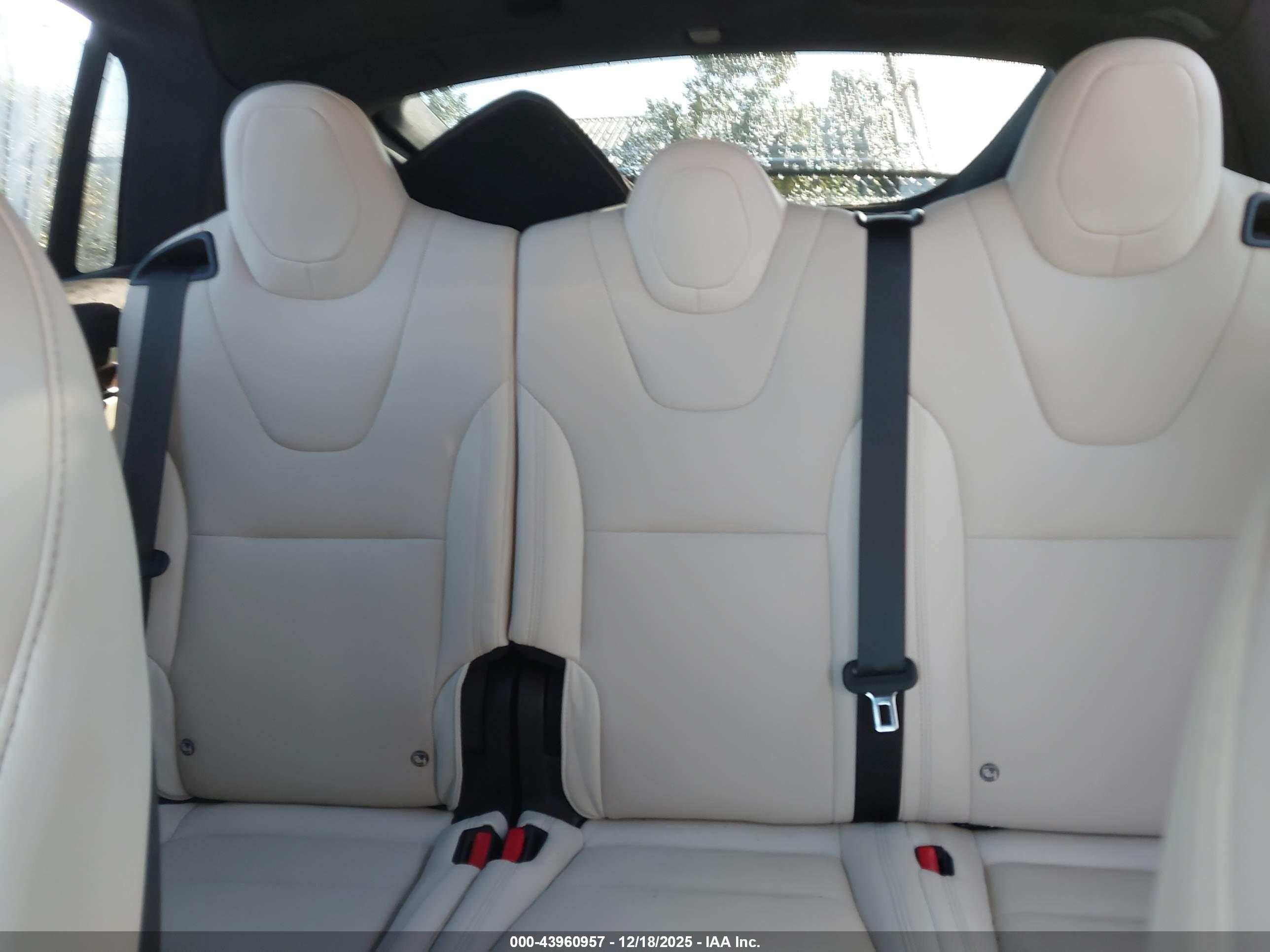 TESLA MODEL image 8