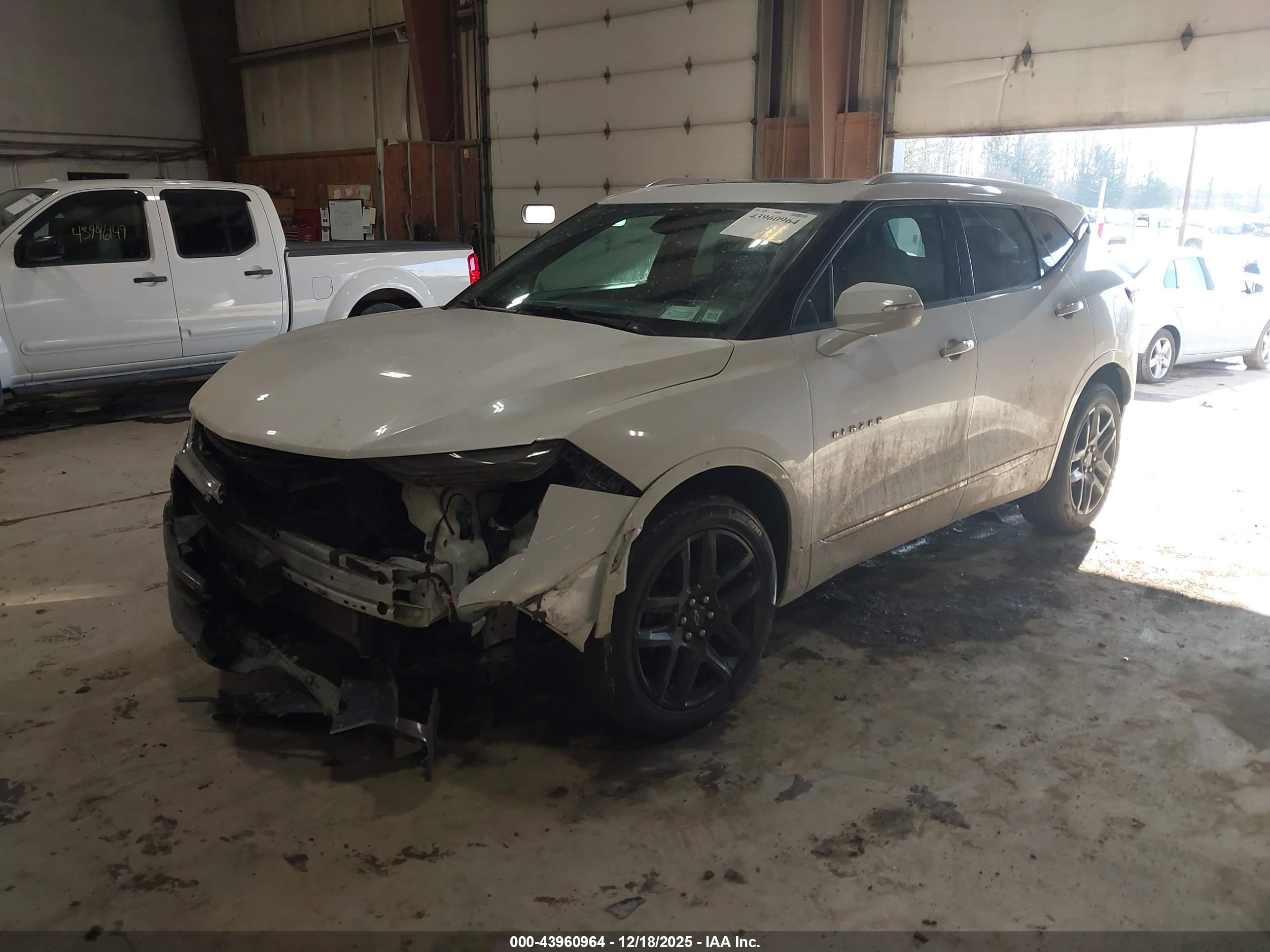 CHEVROLET BLAZER image 2
