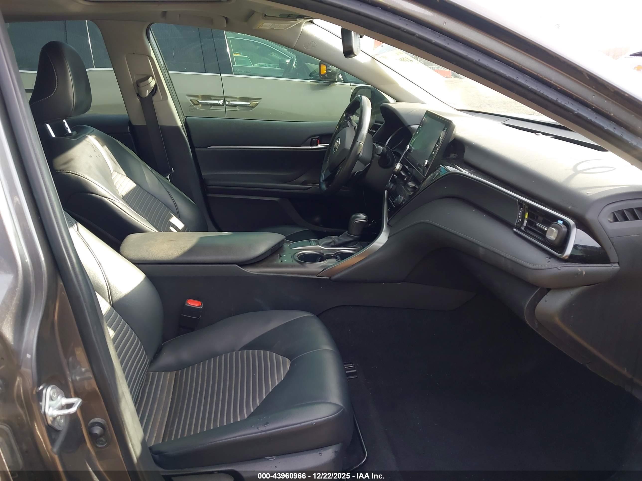 TOYOTA CAMRY image 5