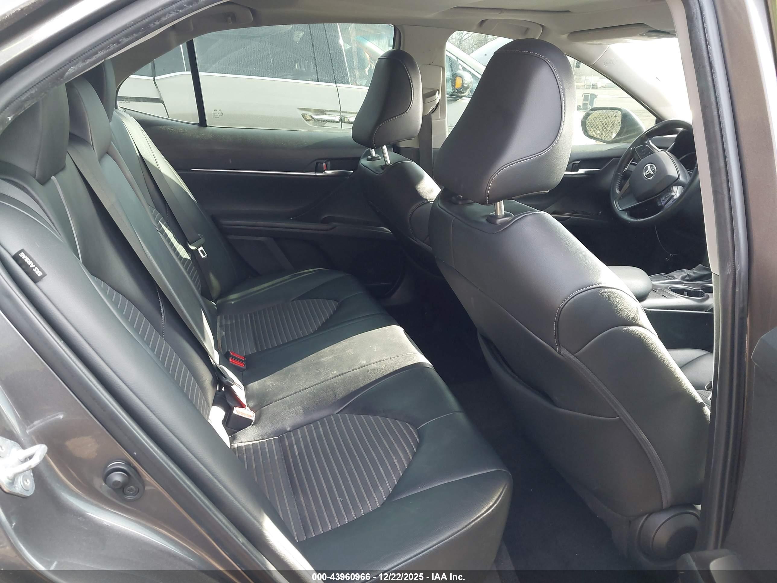 TOYOTA CAMRY image 8