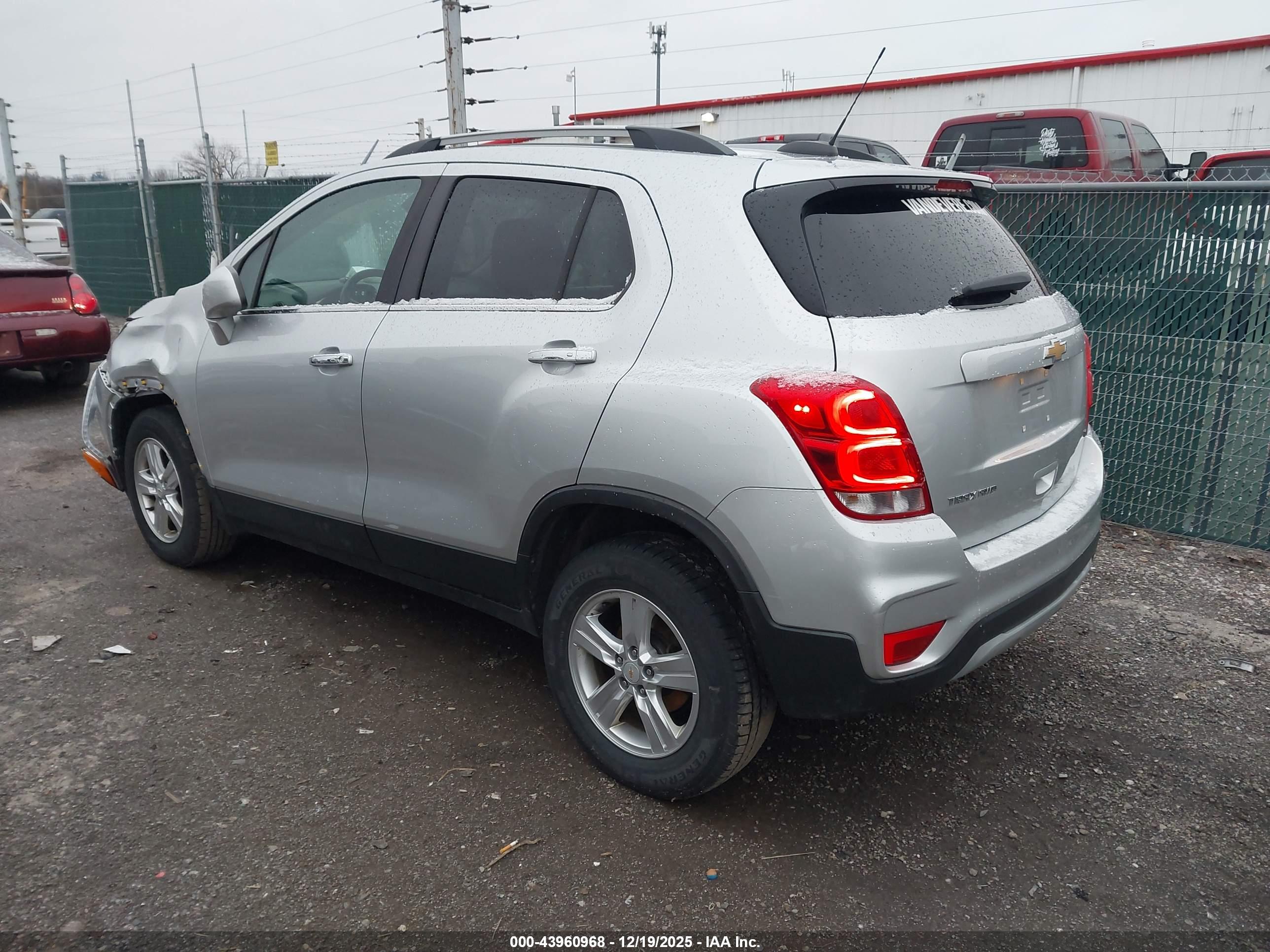 CHEVROLET TRAX image 3