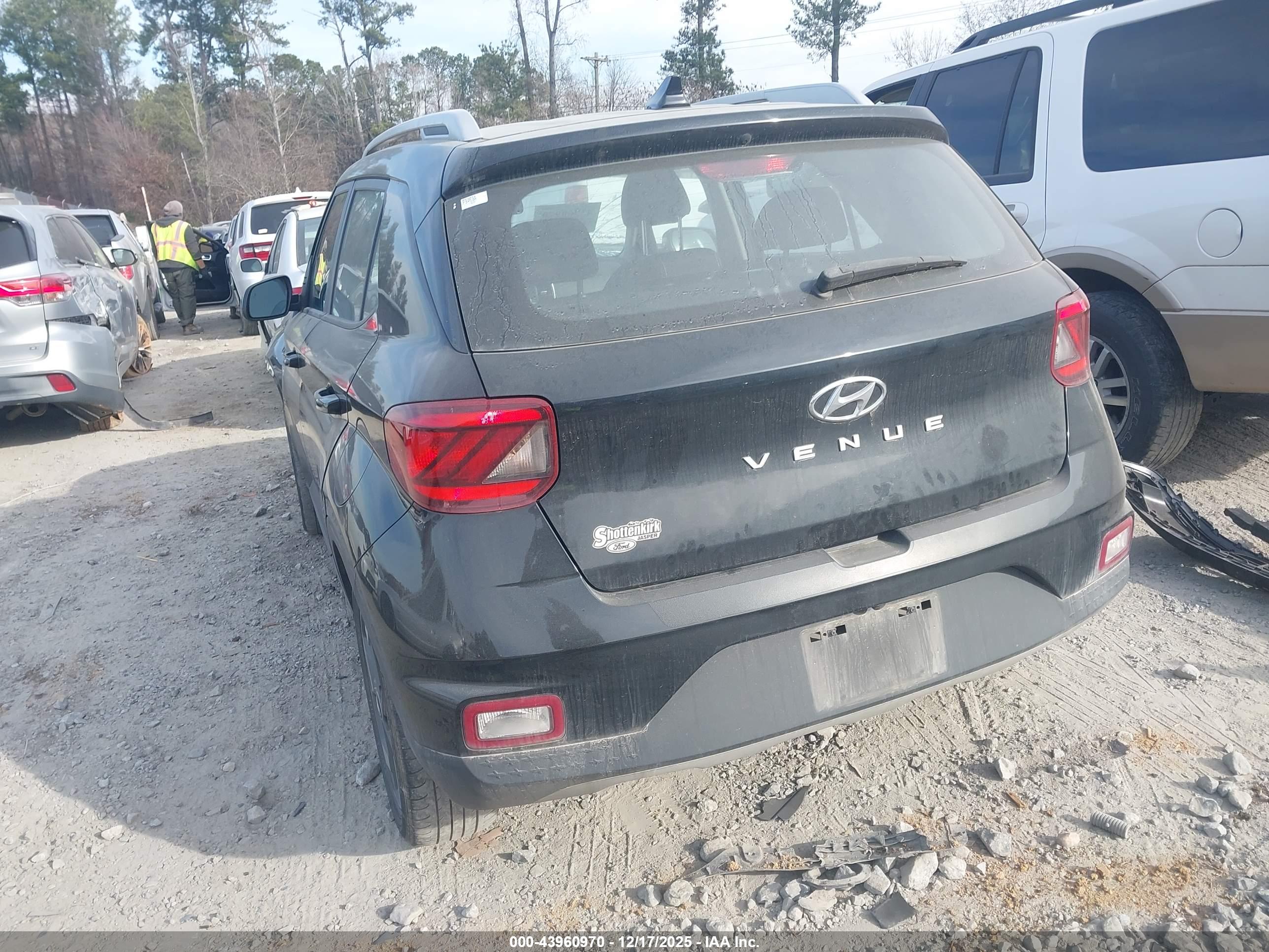 HYUNDAI VENUE image 3