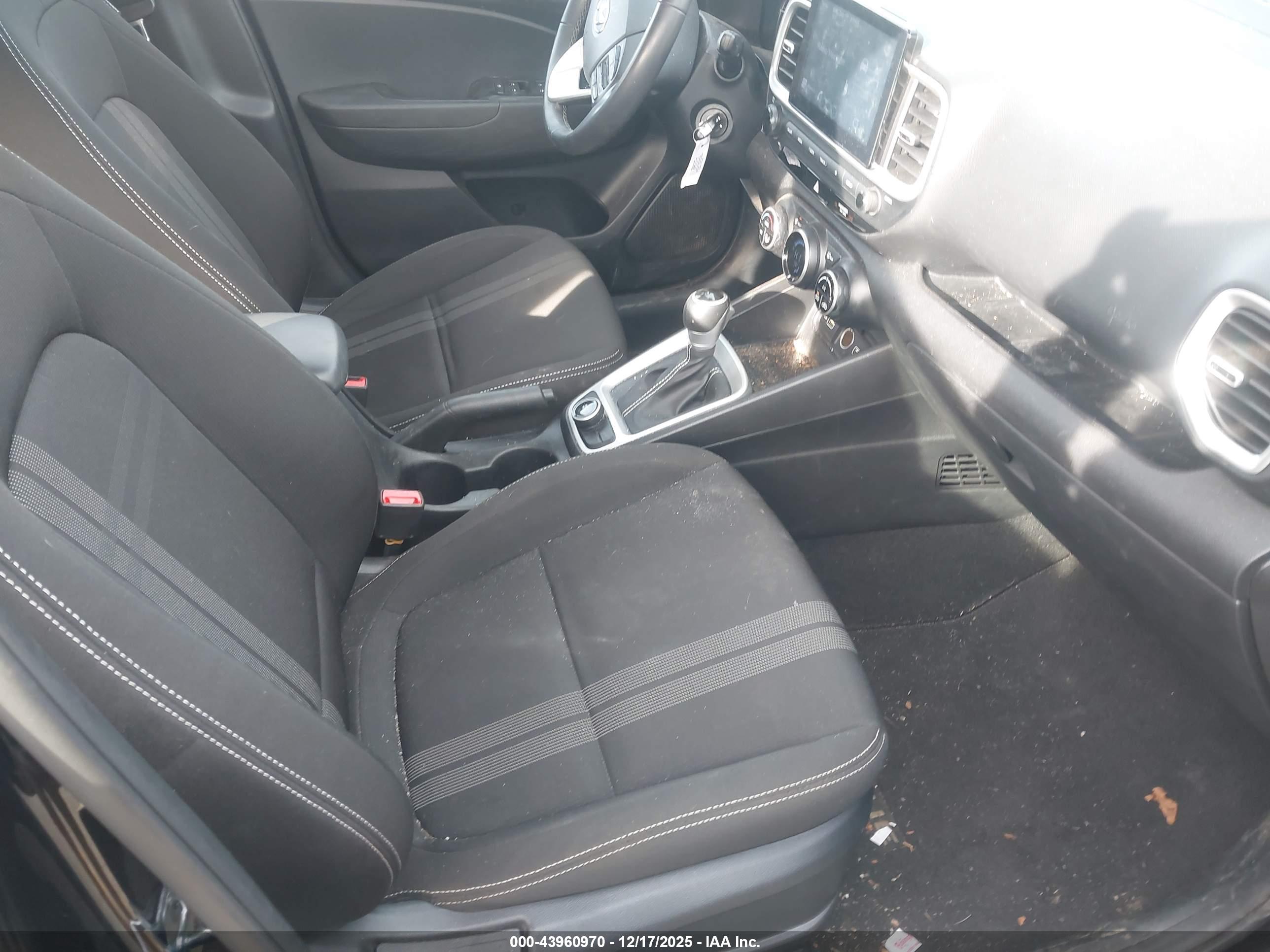 HYUNDAI VENUE image 5