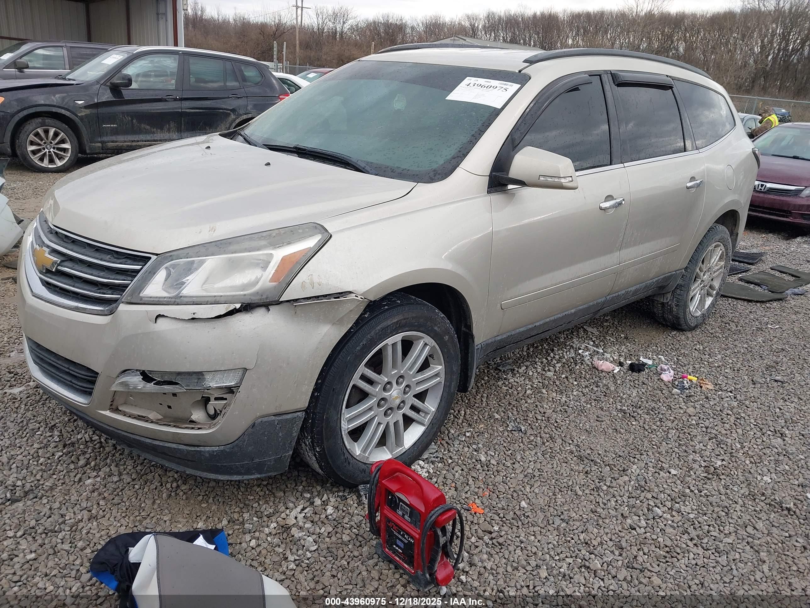 CHEVROLET TRAVERSE image 2