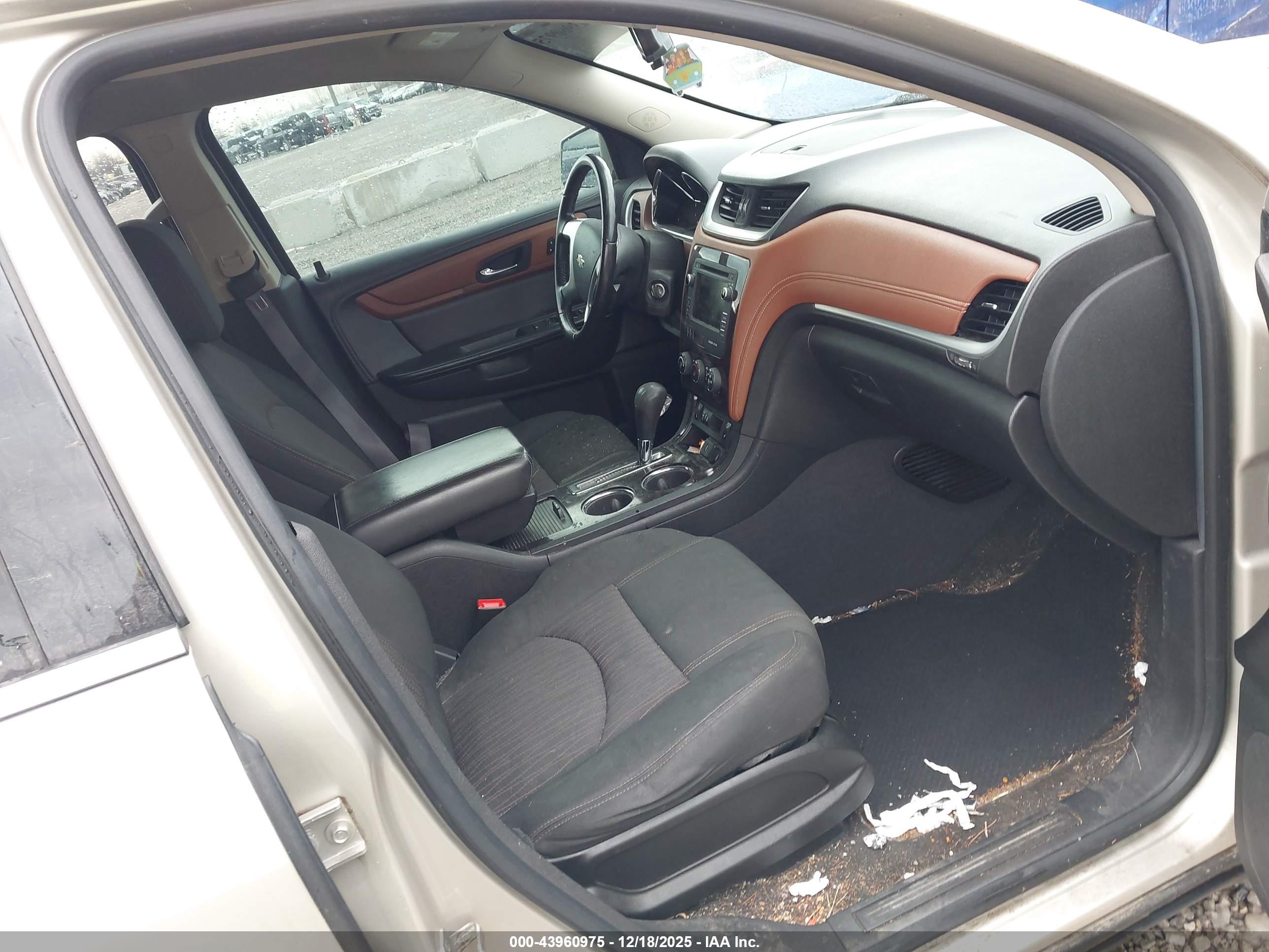 CHEVROLET TRAVERSE image 5