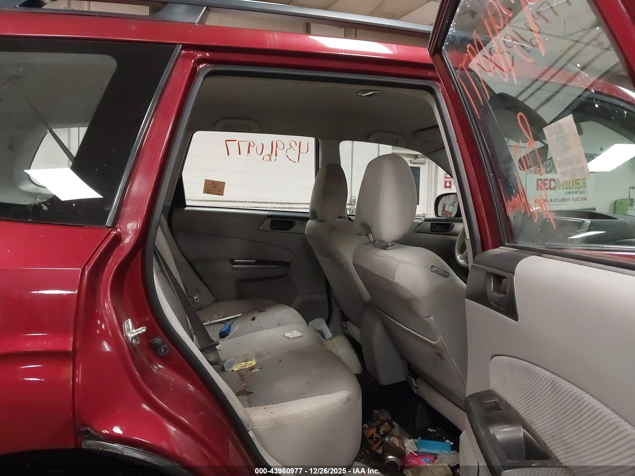 SUBARU FORESTER image 8