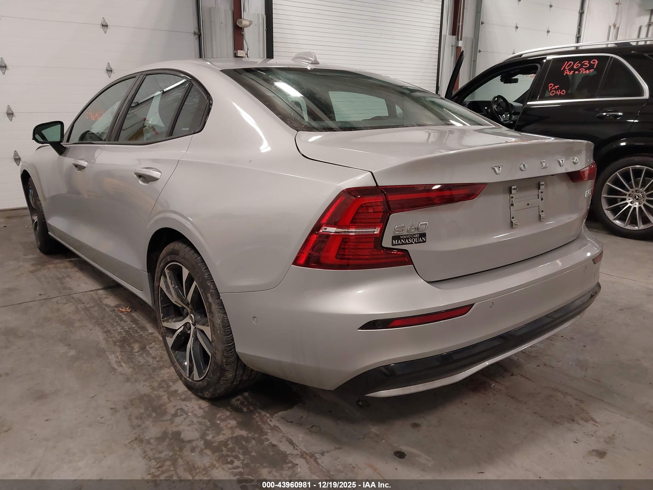 VOLVO S60 image 3