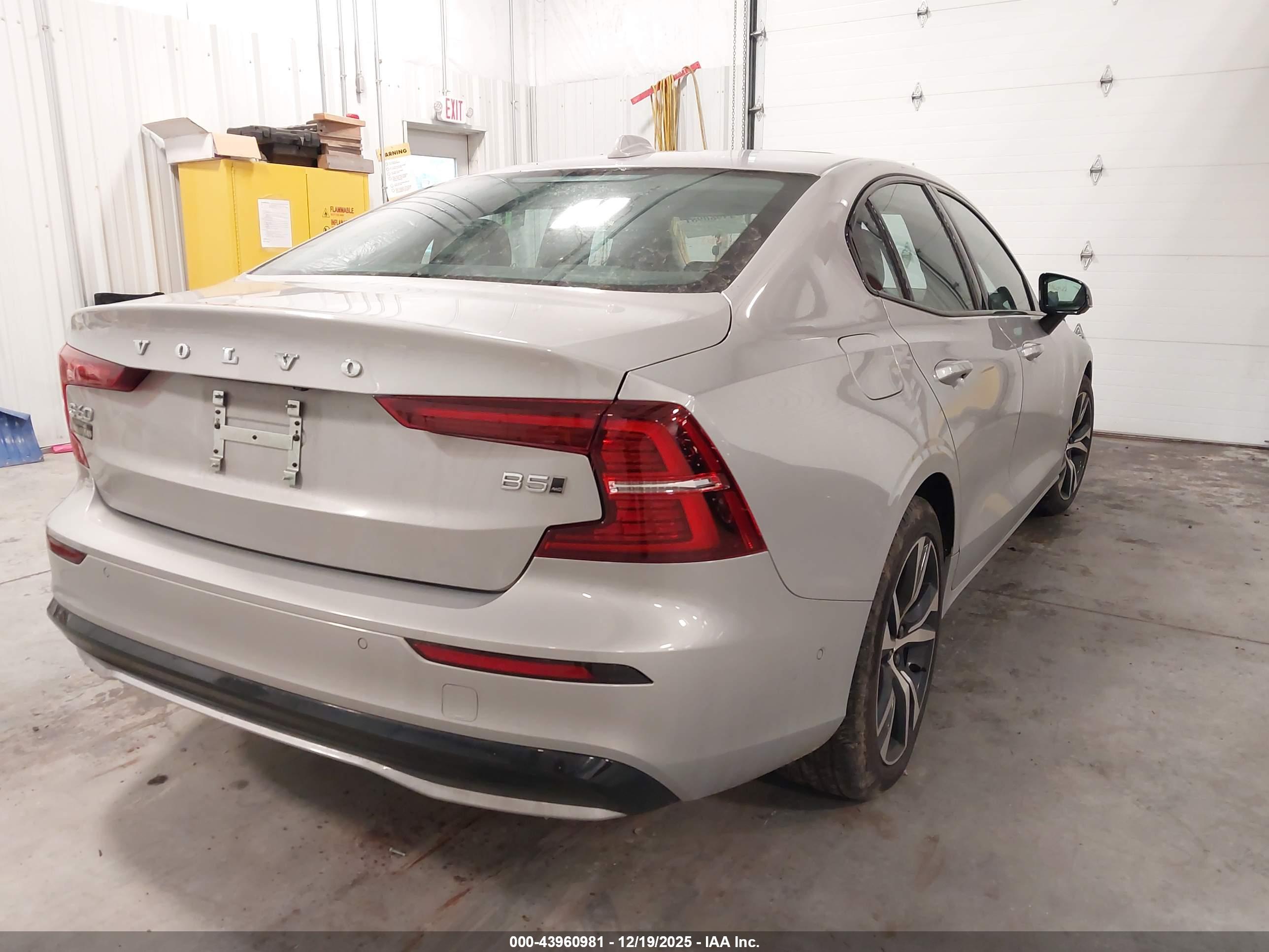 VOLVO S60 image 4