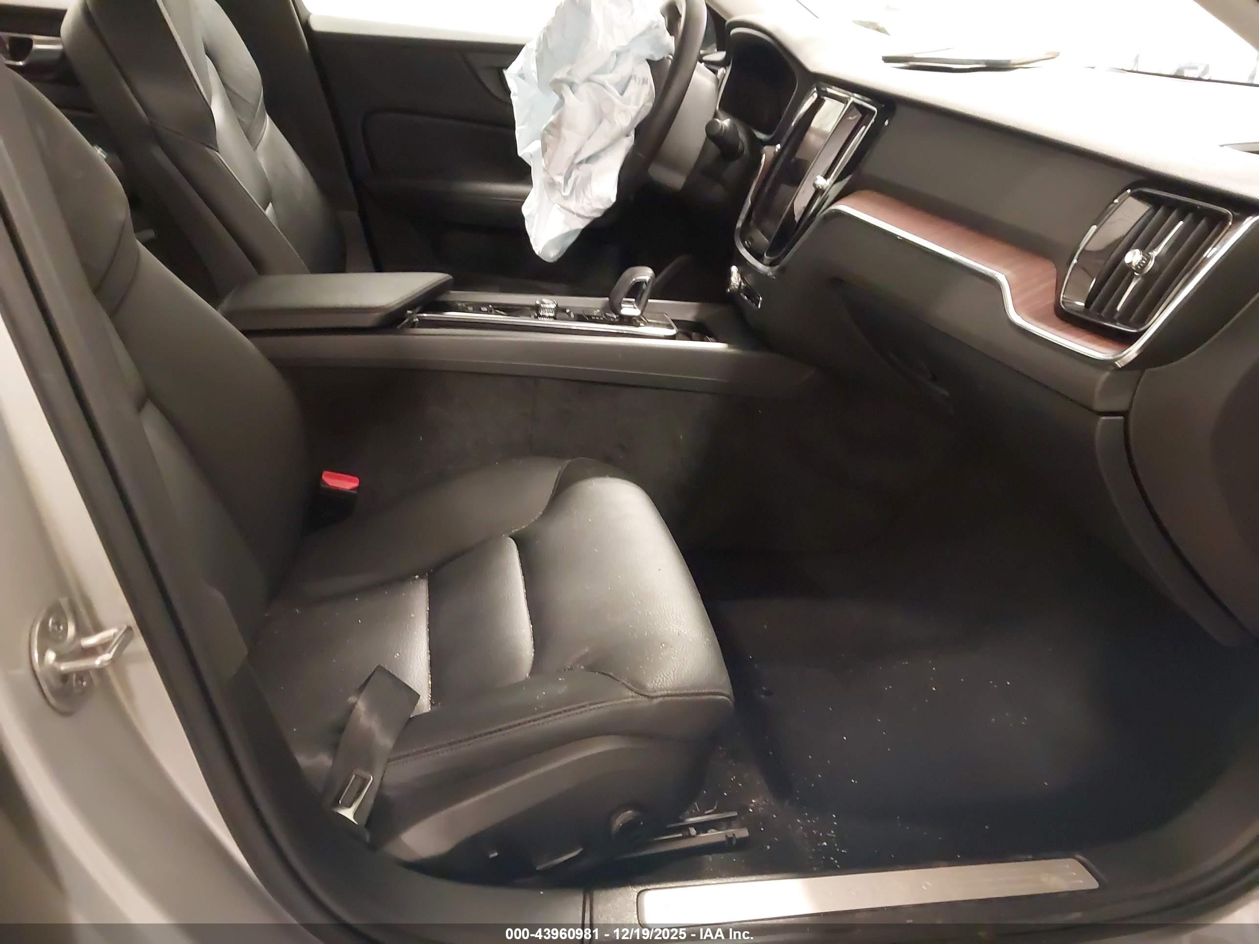 VOLVO S60 image 5