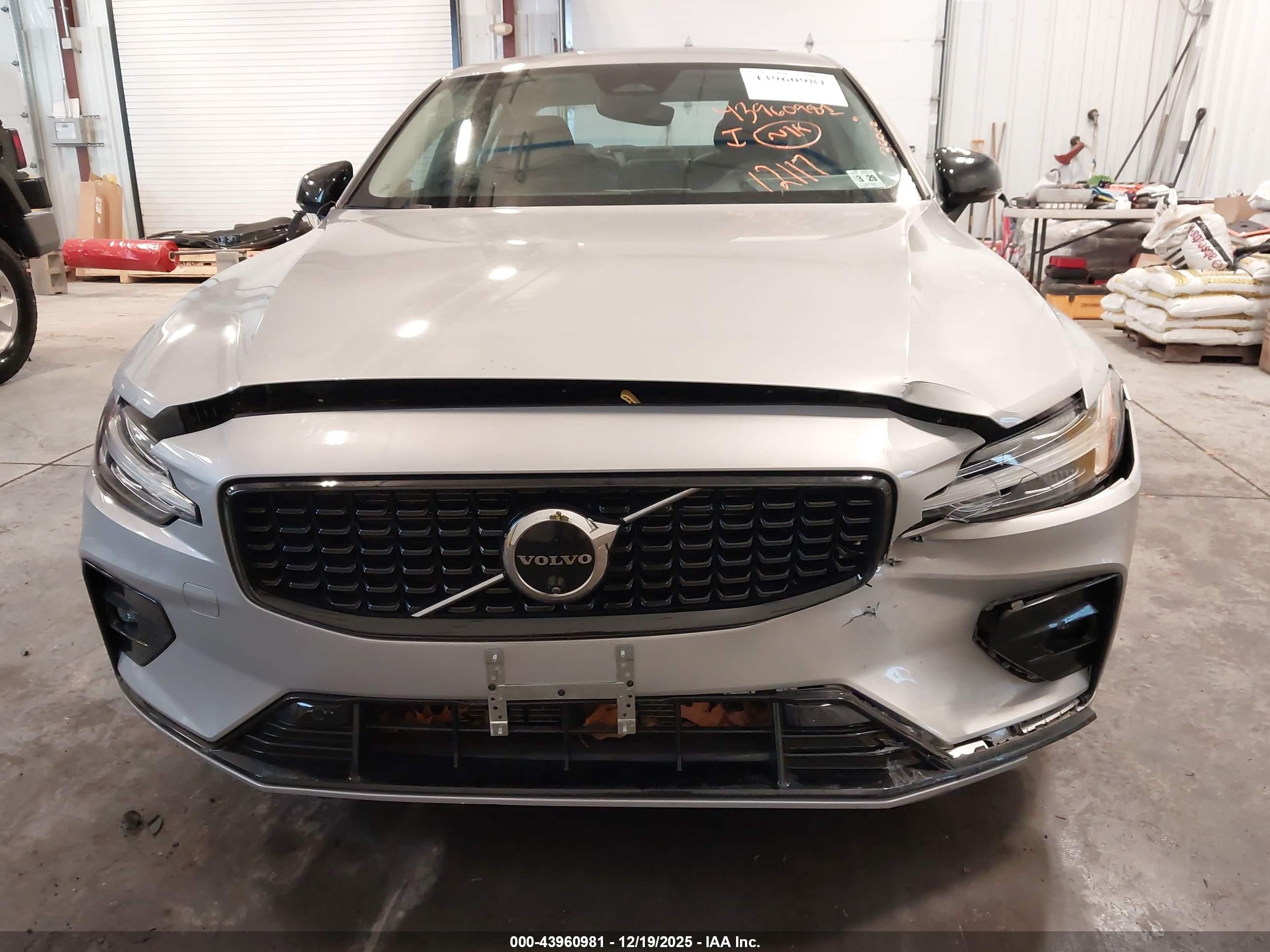 VOLVO S60 image 6