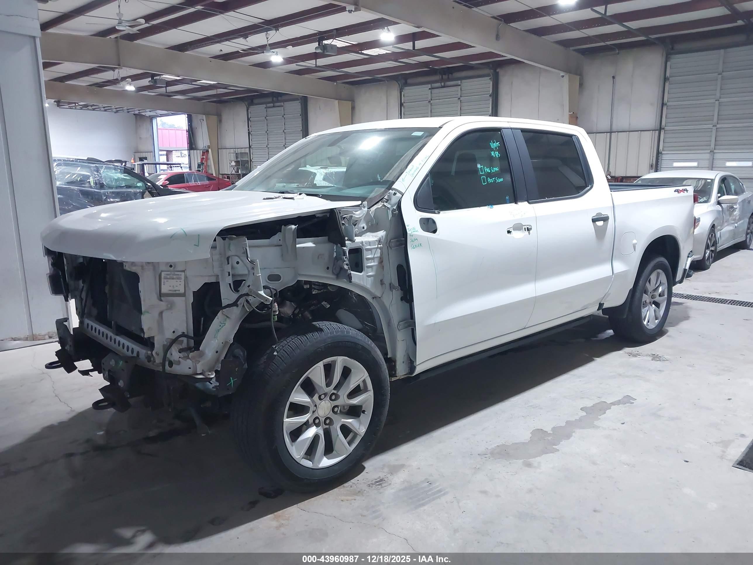 CHEVROLET SILVERADO image 2