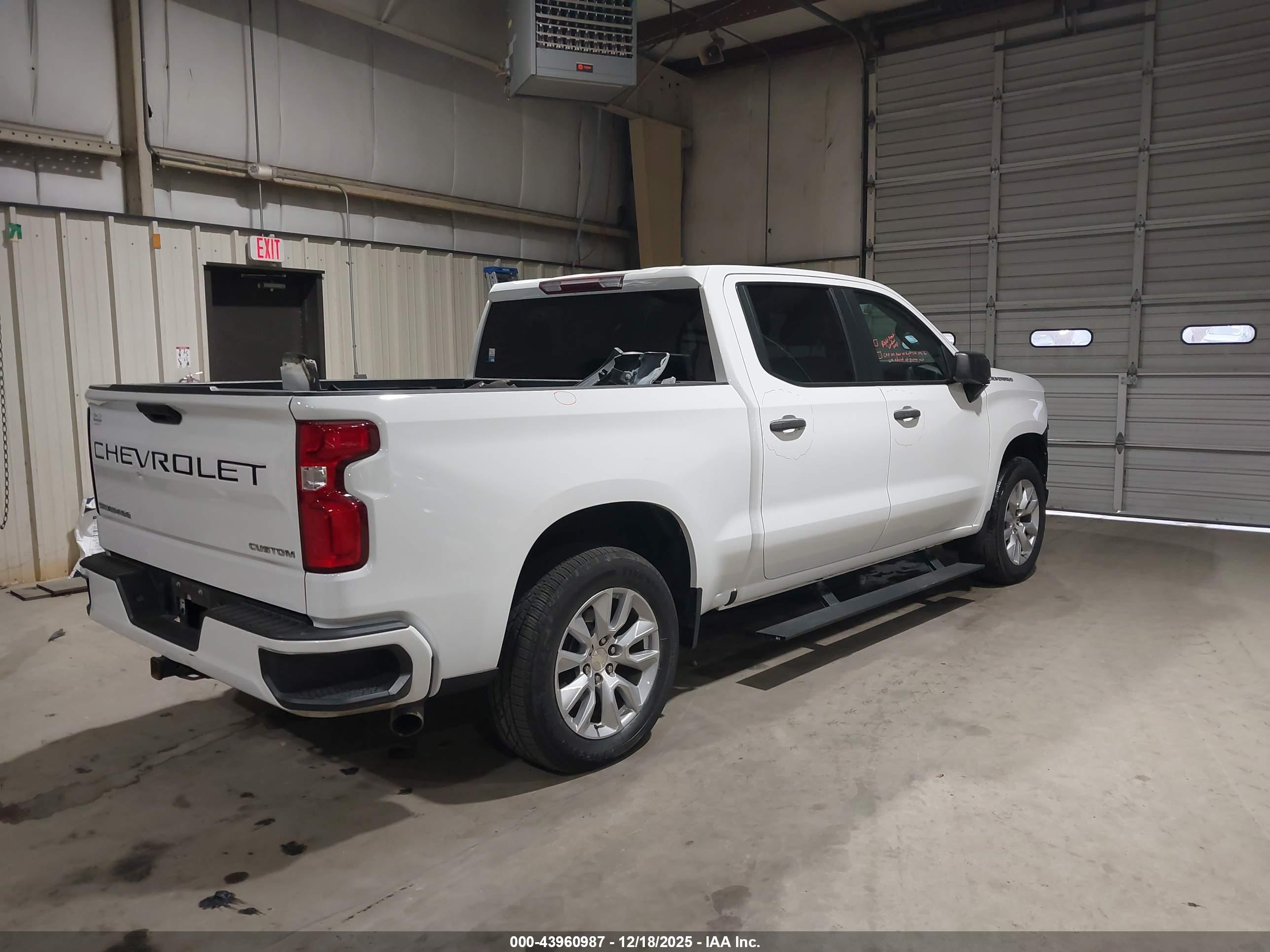 CHEVROLET SILVERADO image 4