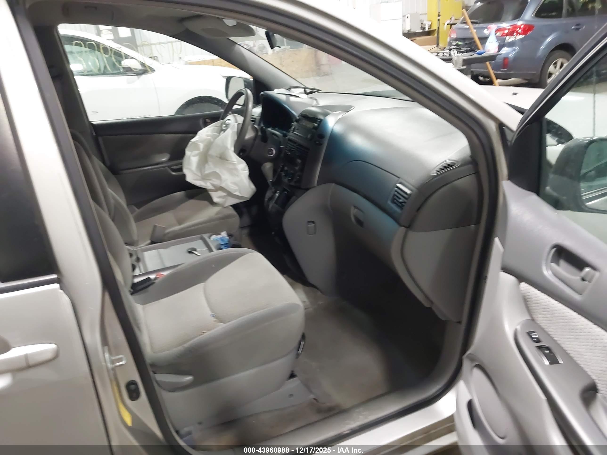 TOYOTA SIENNA image 5