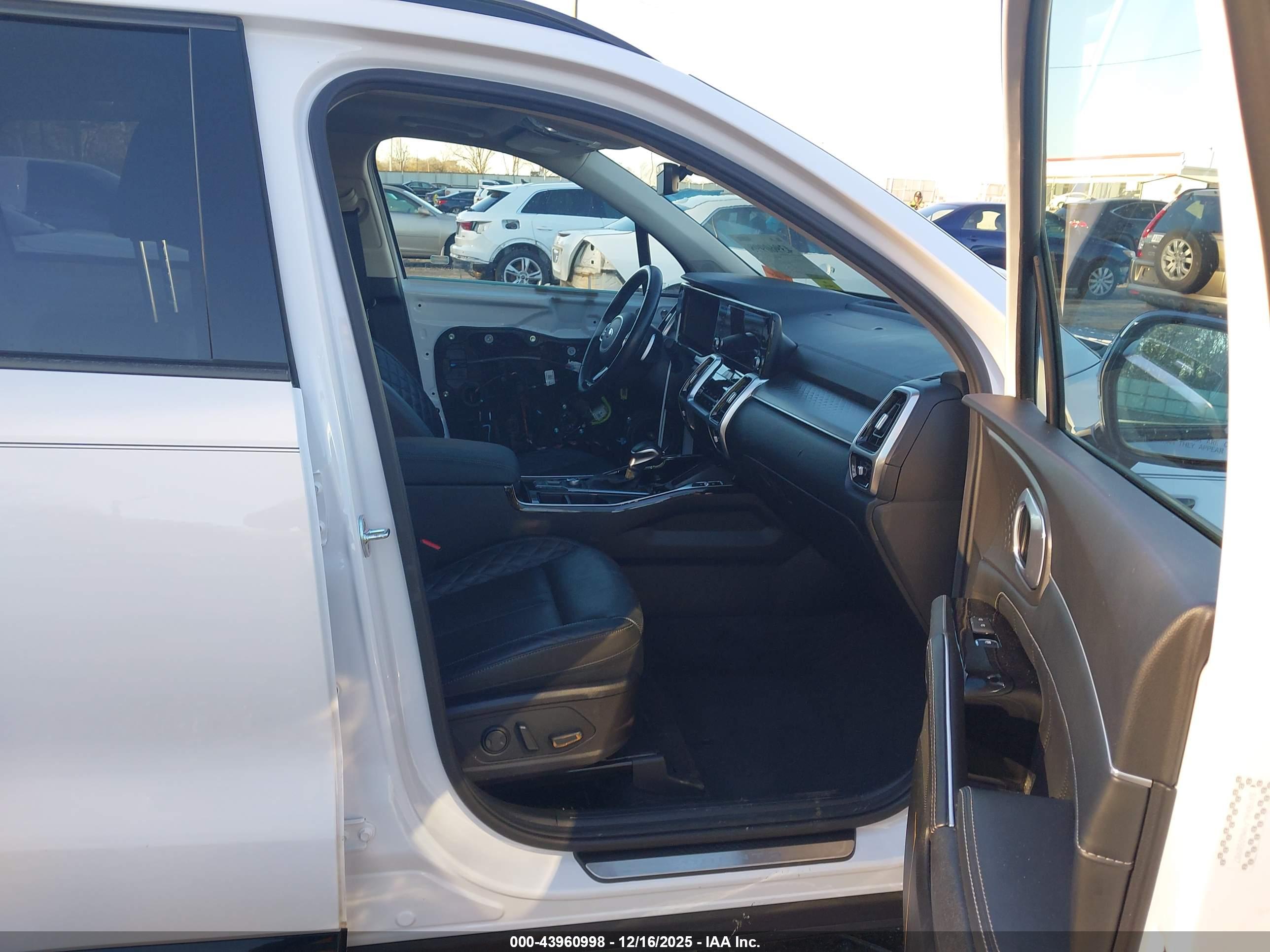 KIA SORENTO image 5
